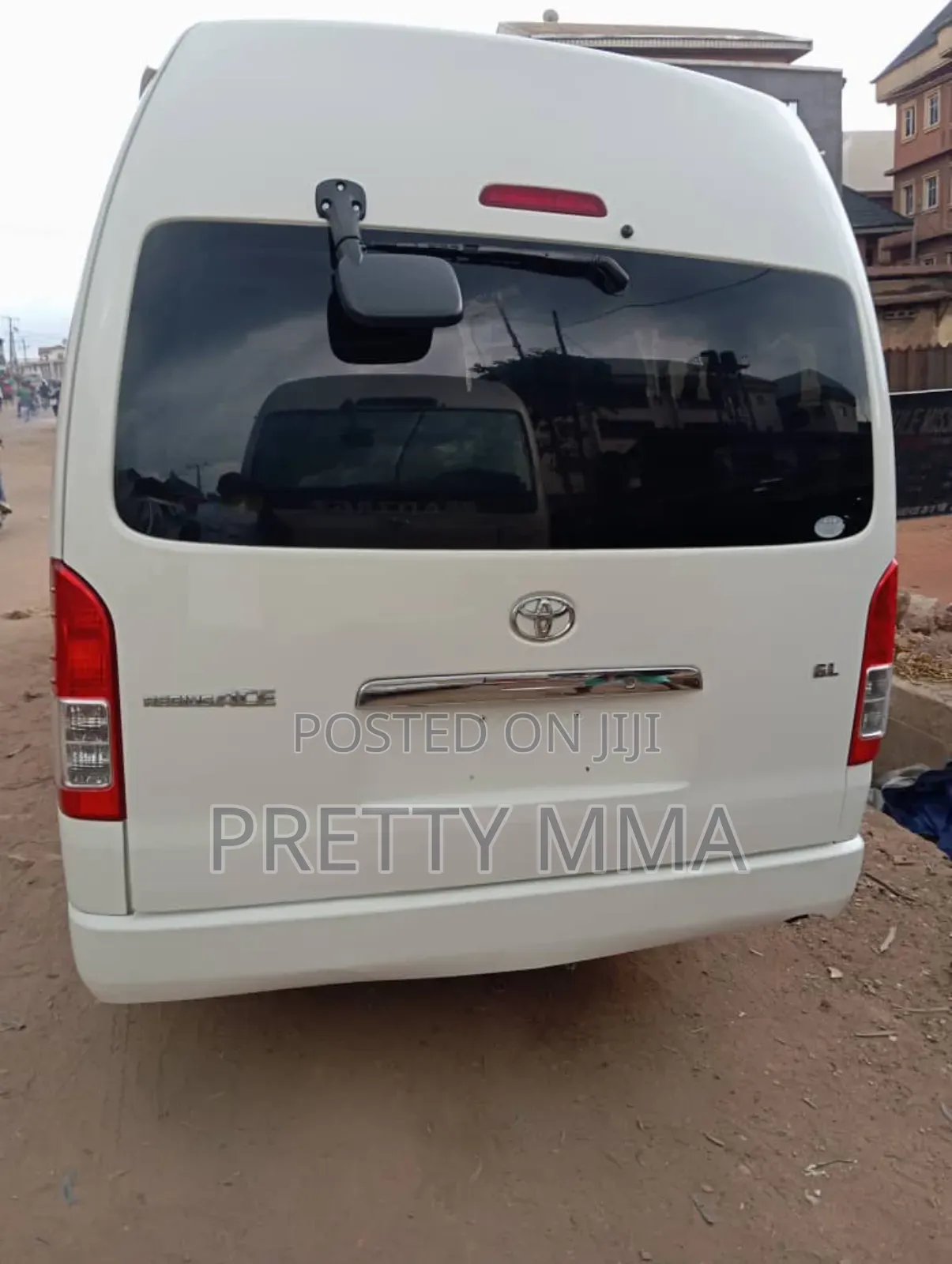 Toyota HiAce 2018 White