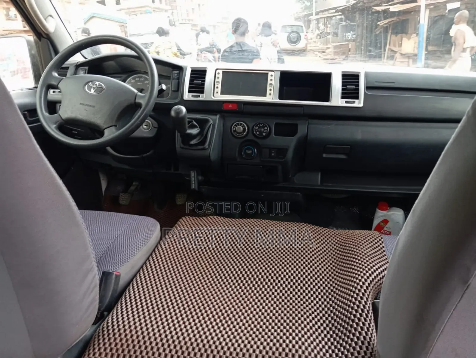 Toyota HiAce 2018 White
