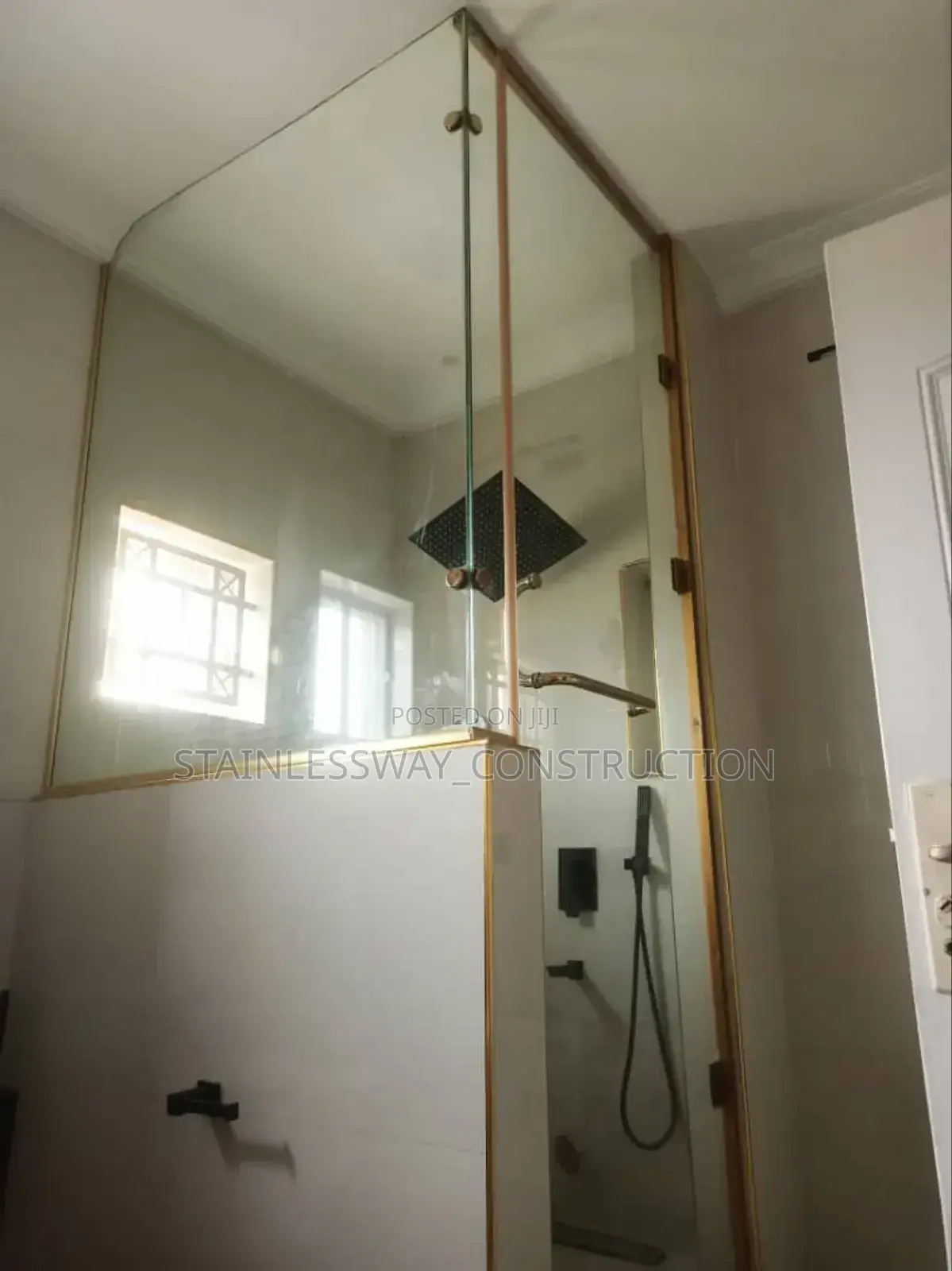 Showercubiclepureandcleanspace