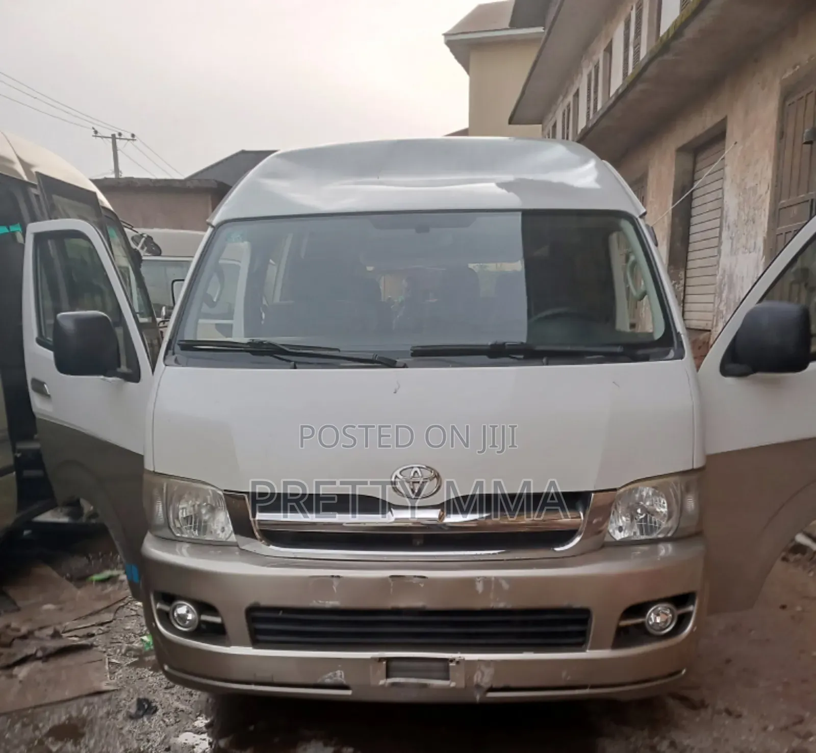 Toyota HiAce 2018 Beige