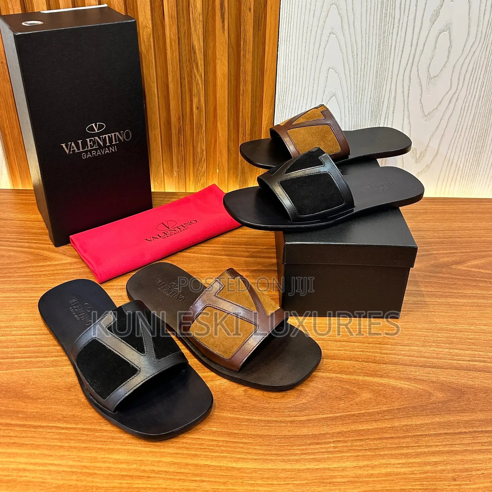 Original Valentino Garavani Leather Viva Superstar Slippers