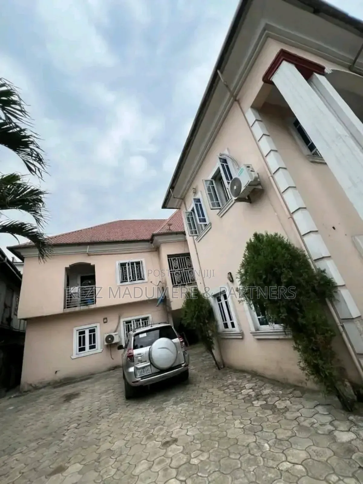 8bdrm Duplex in Mercyland Ext, for sale