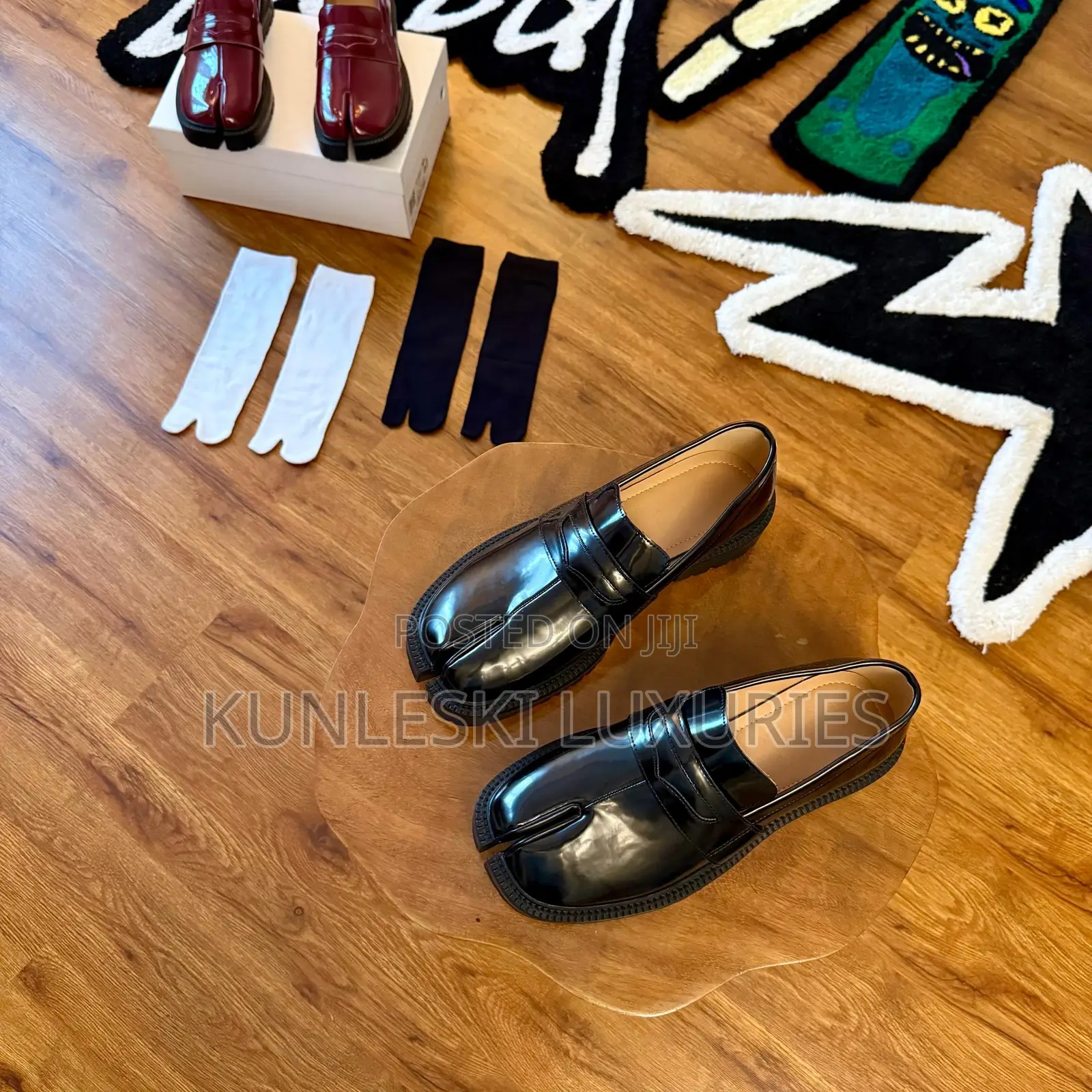 The Tabi Patent Leather Polished Split-Toe Lace Up Shoe