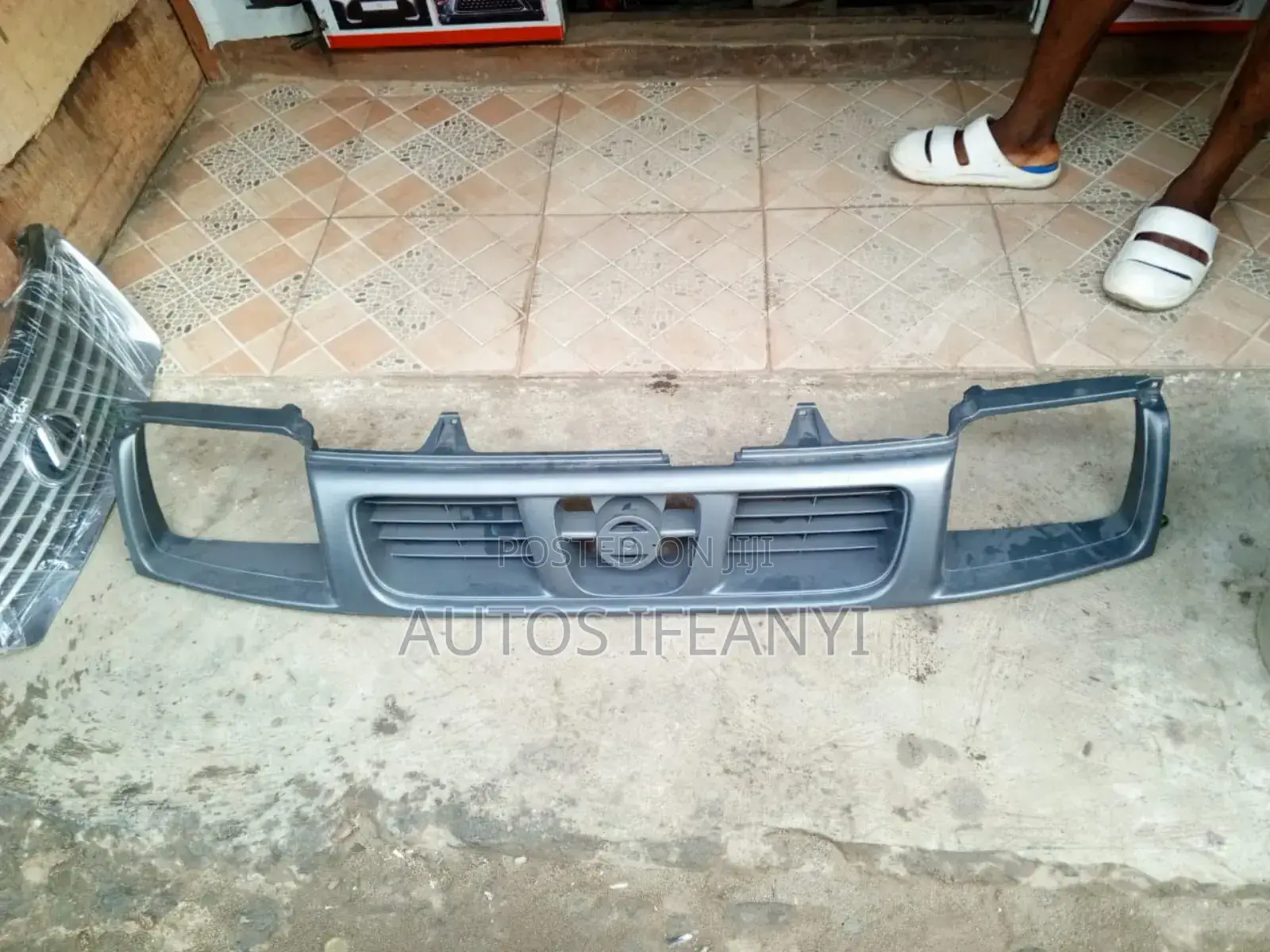 Front Grill Nissan Frontier 98 Model Available