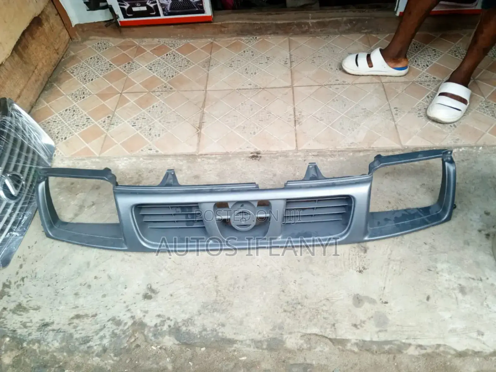 Front Grill Nissan Frontier 98 Model Available