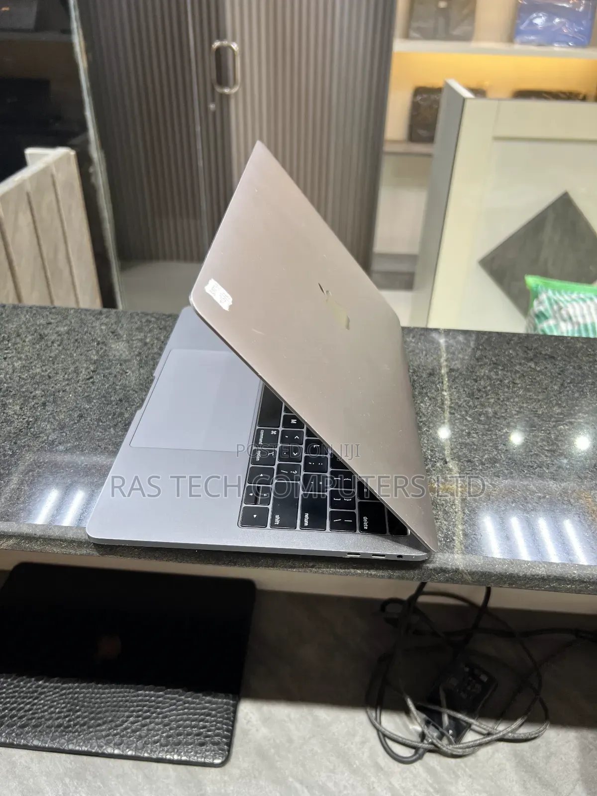 Laptop Apple MacBook Pro 2018 8GB Intel Core i5 SSD 512GB