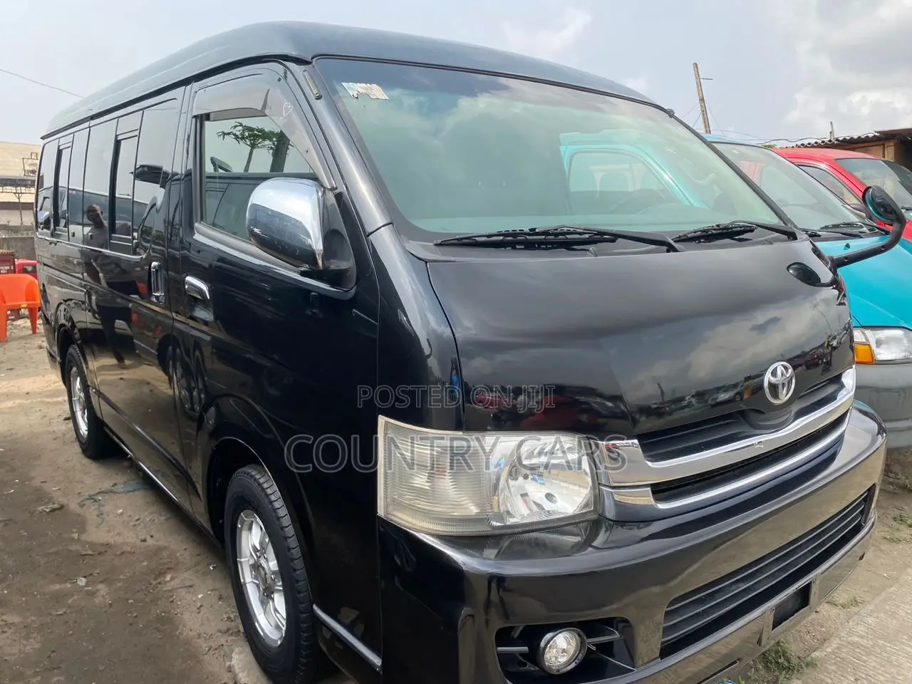 Toyota HiAce 2016 Black