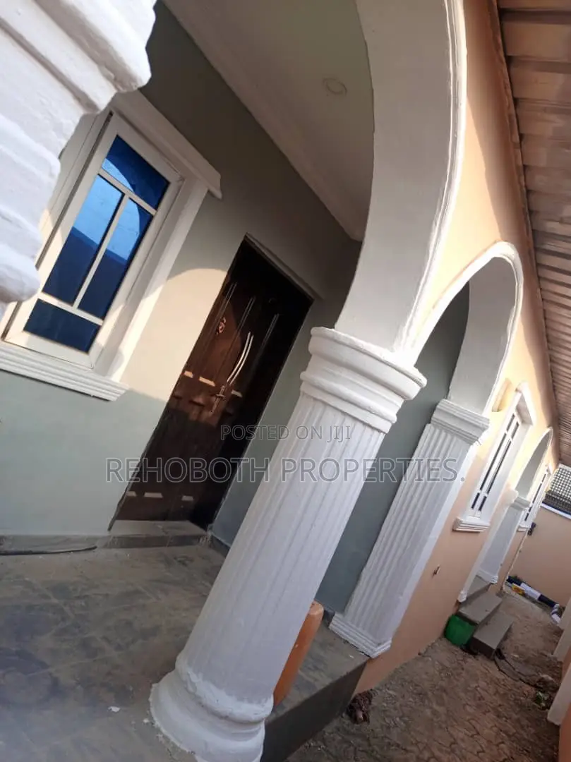 4bdrm Bungalow in Akoto Elebu, Ibadan for sale