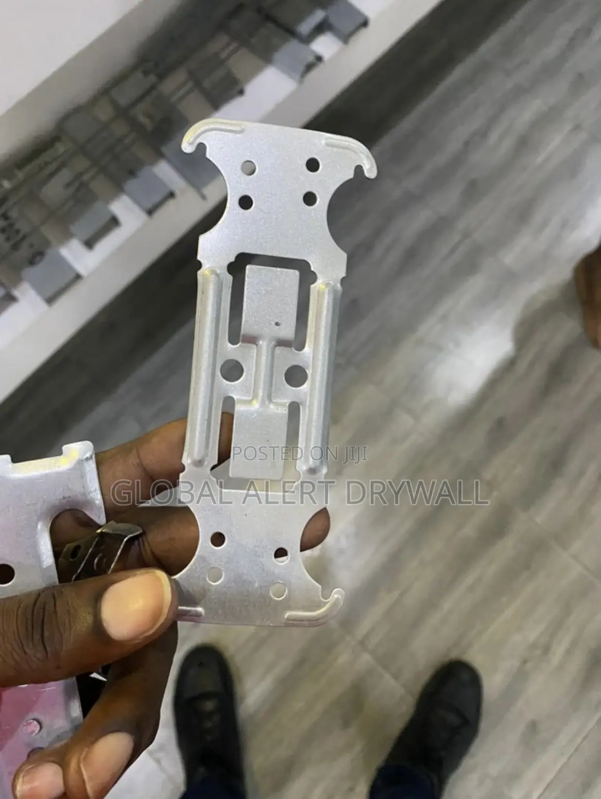 Cross-Connector