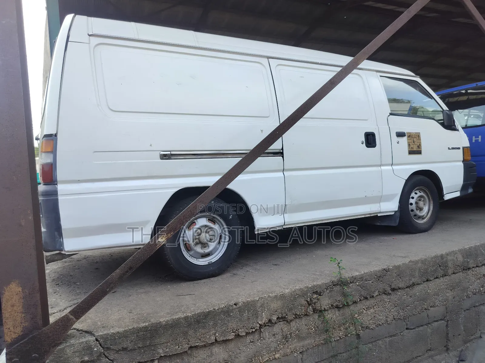 Mitsubishi L300 2007 White