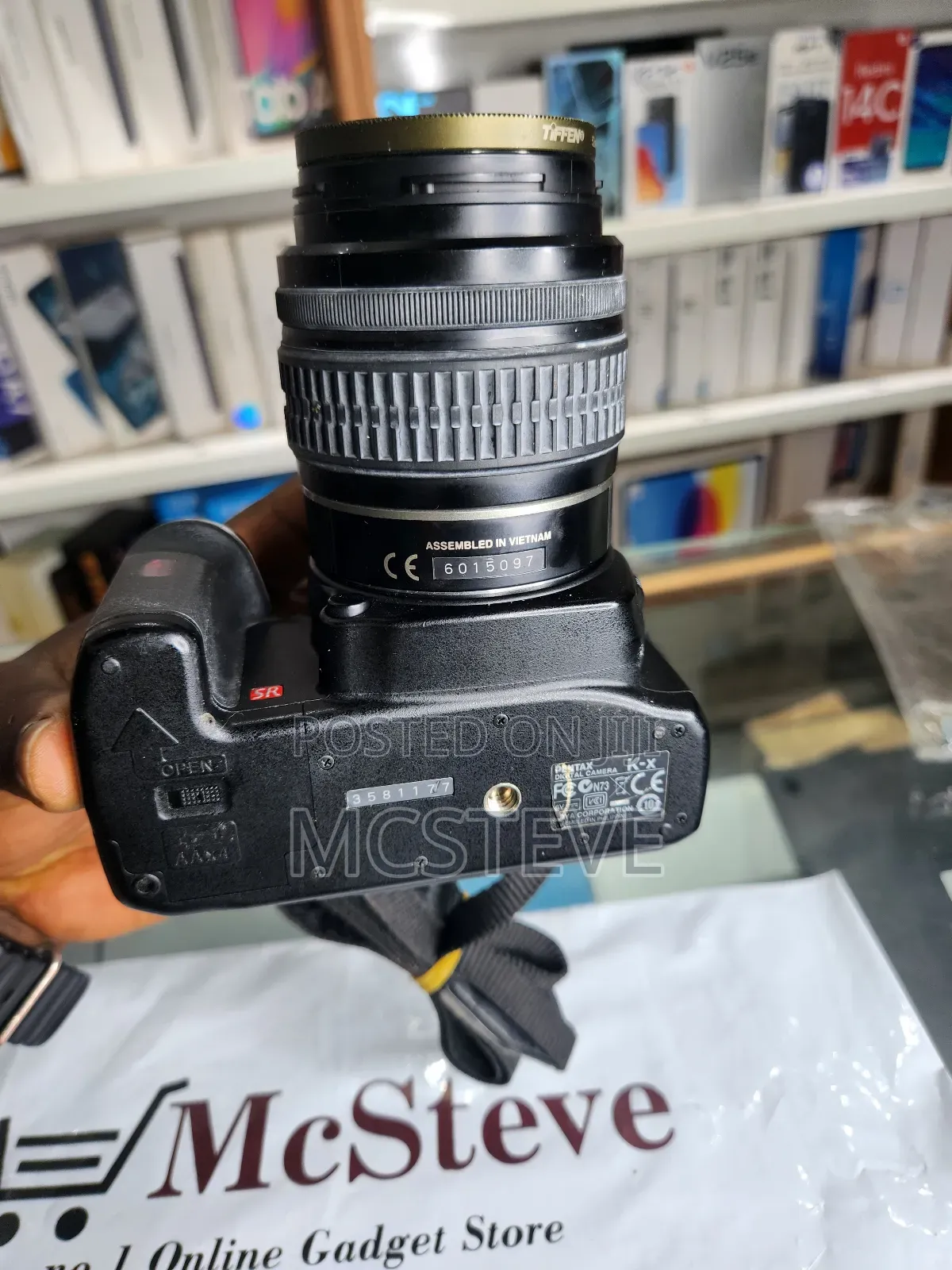 Pentax K-X DSLR Pictures/Video Camera With 18-55mm Lens