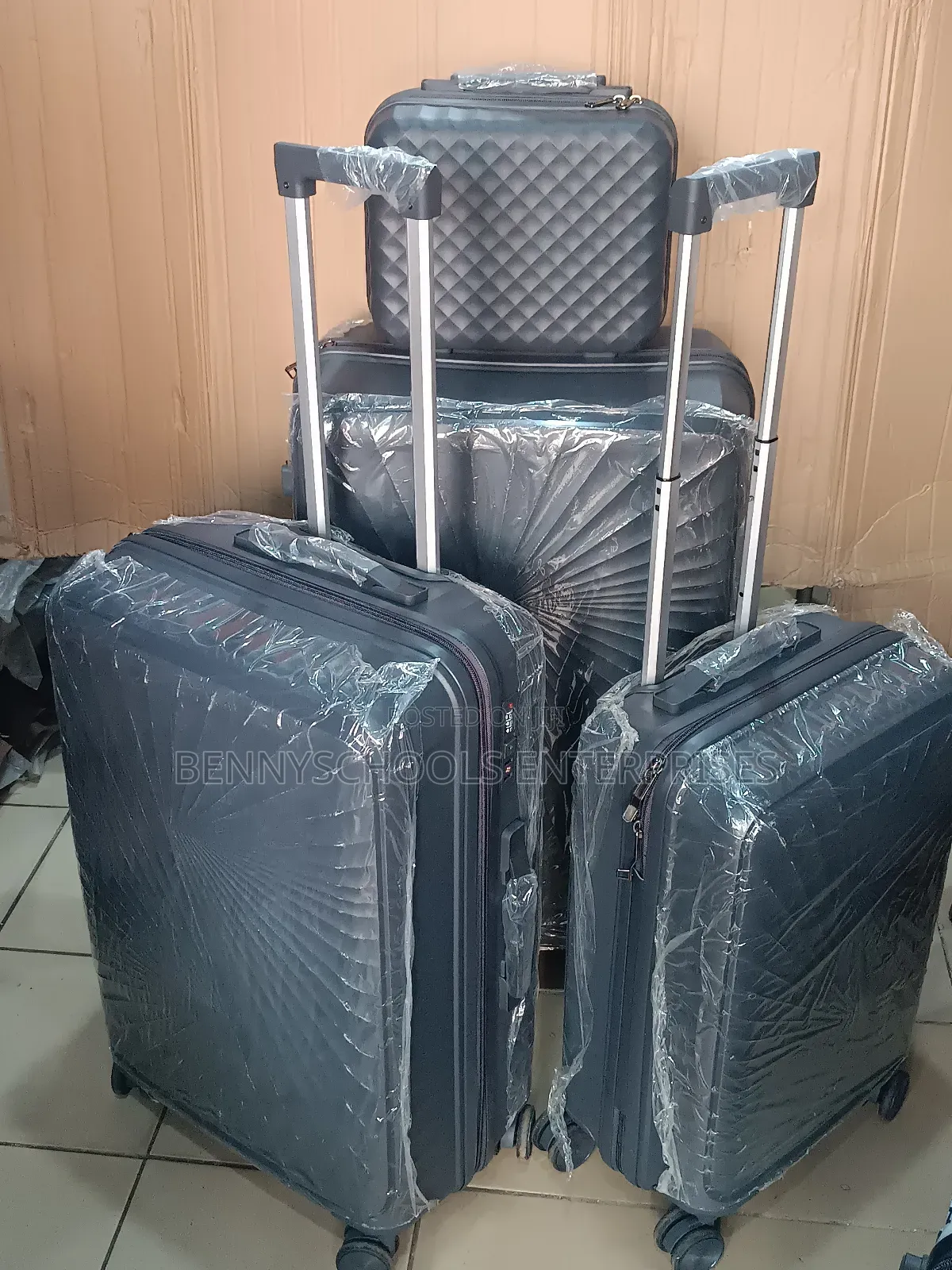 Gray Design Fl Set of Unbreakable Elastic Rubber Travel Box