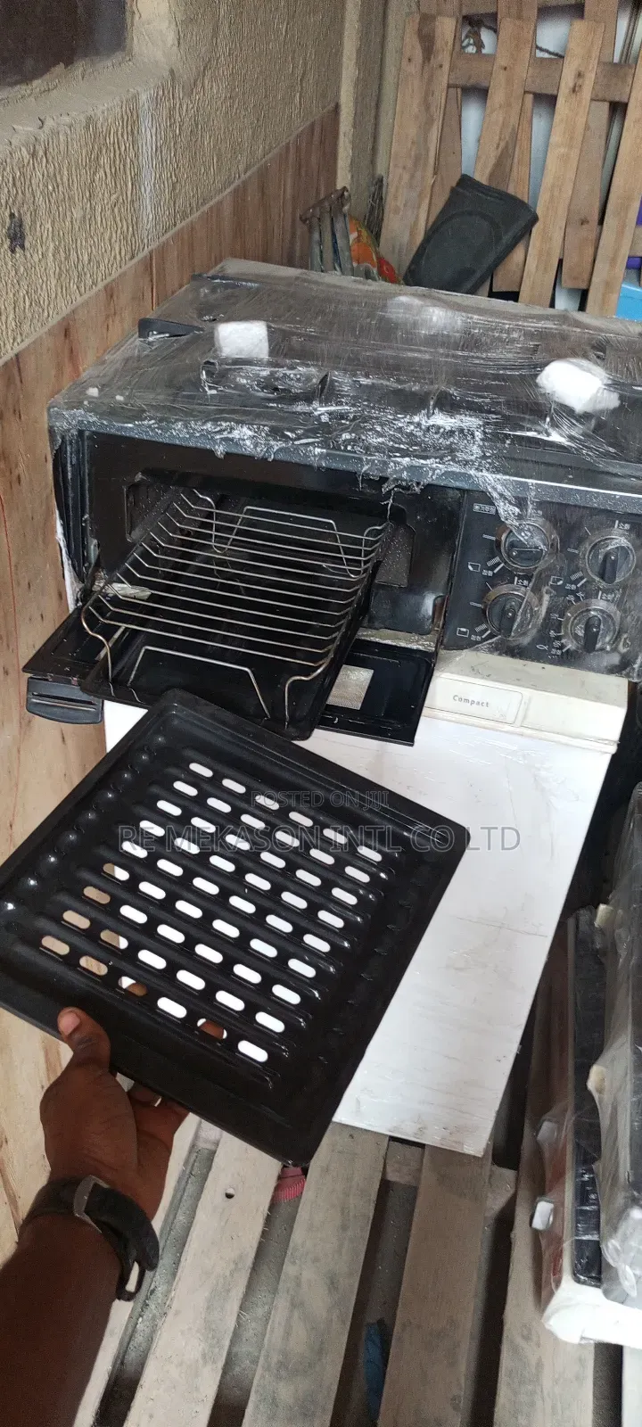 Magic 3 Burners Table Gas Cooker With a Mini Oven