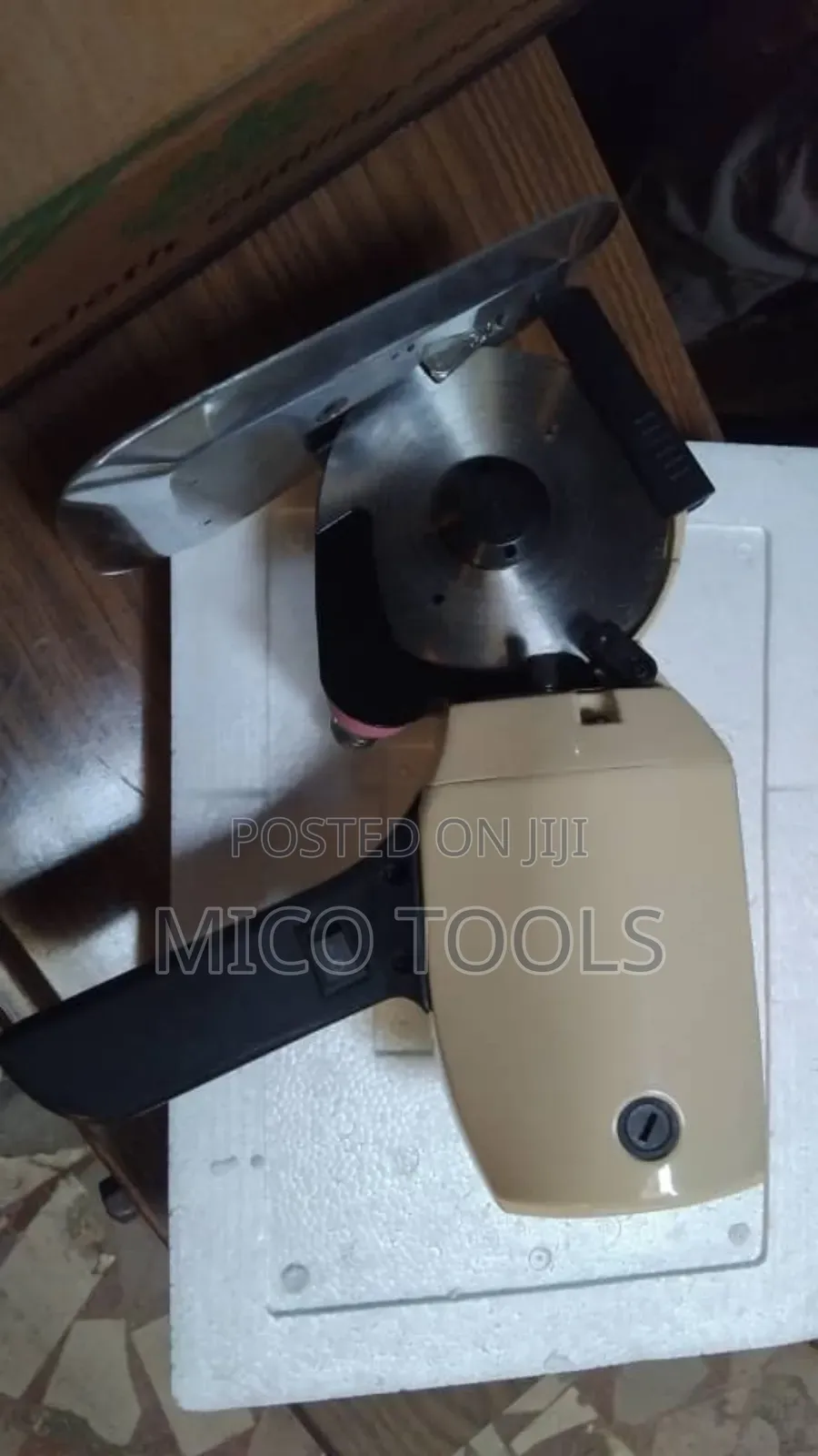 Cloth Cutting Machine