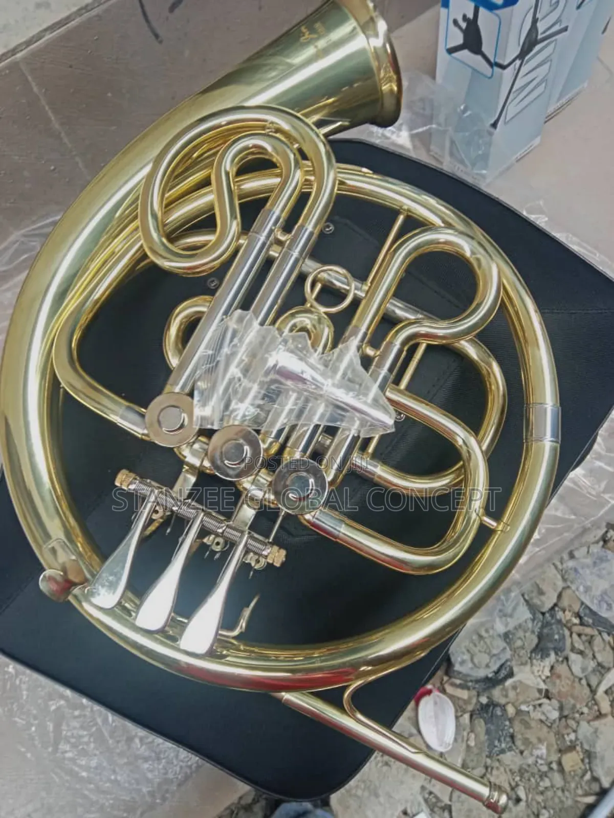 French Horn - Gold