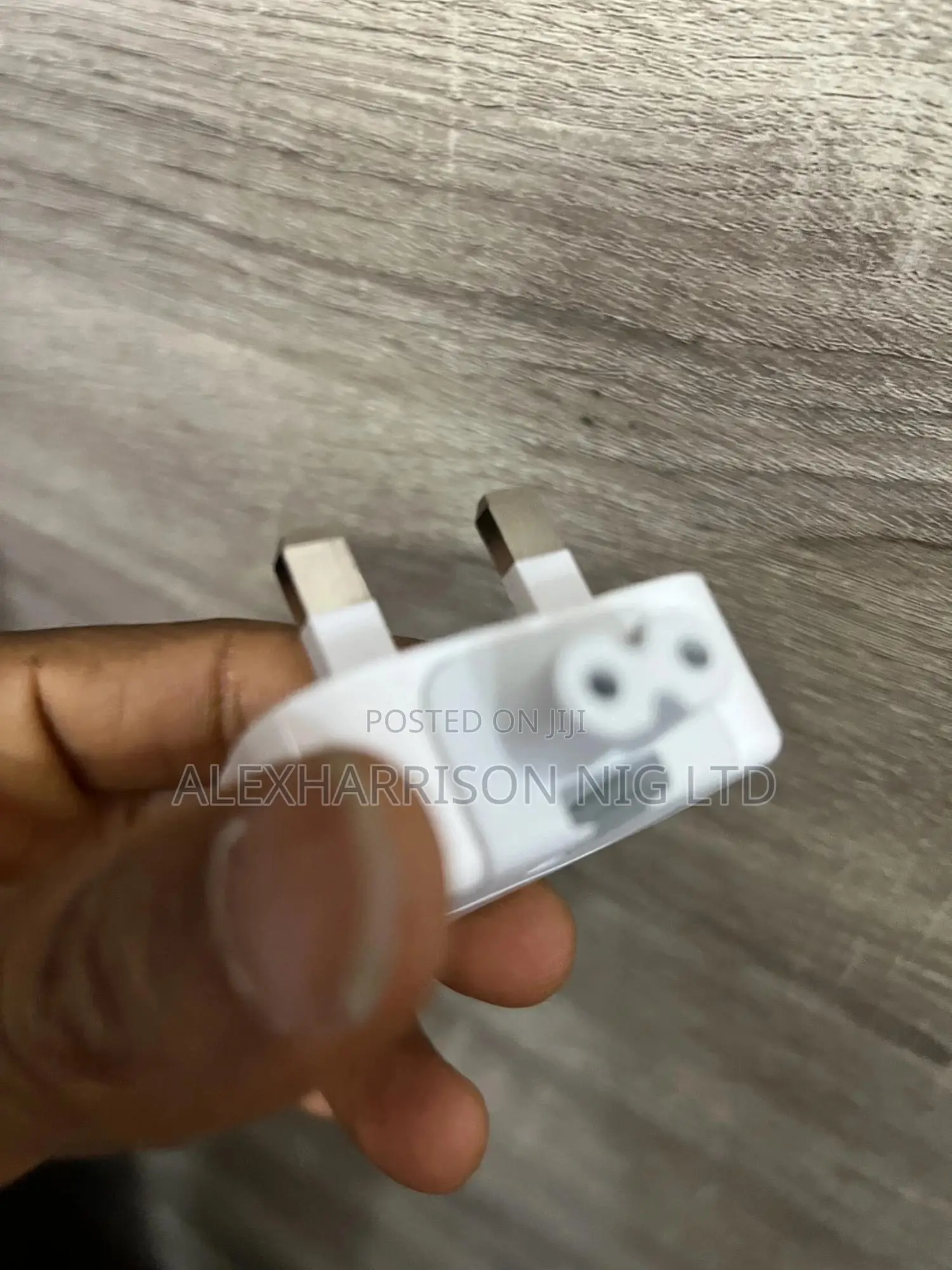 Apple 3-Pin Plug