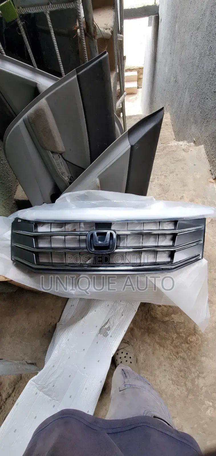 Front Grille 2011 Honda Crosstour
