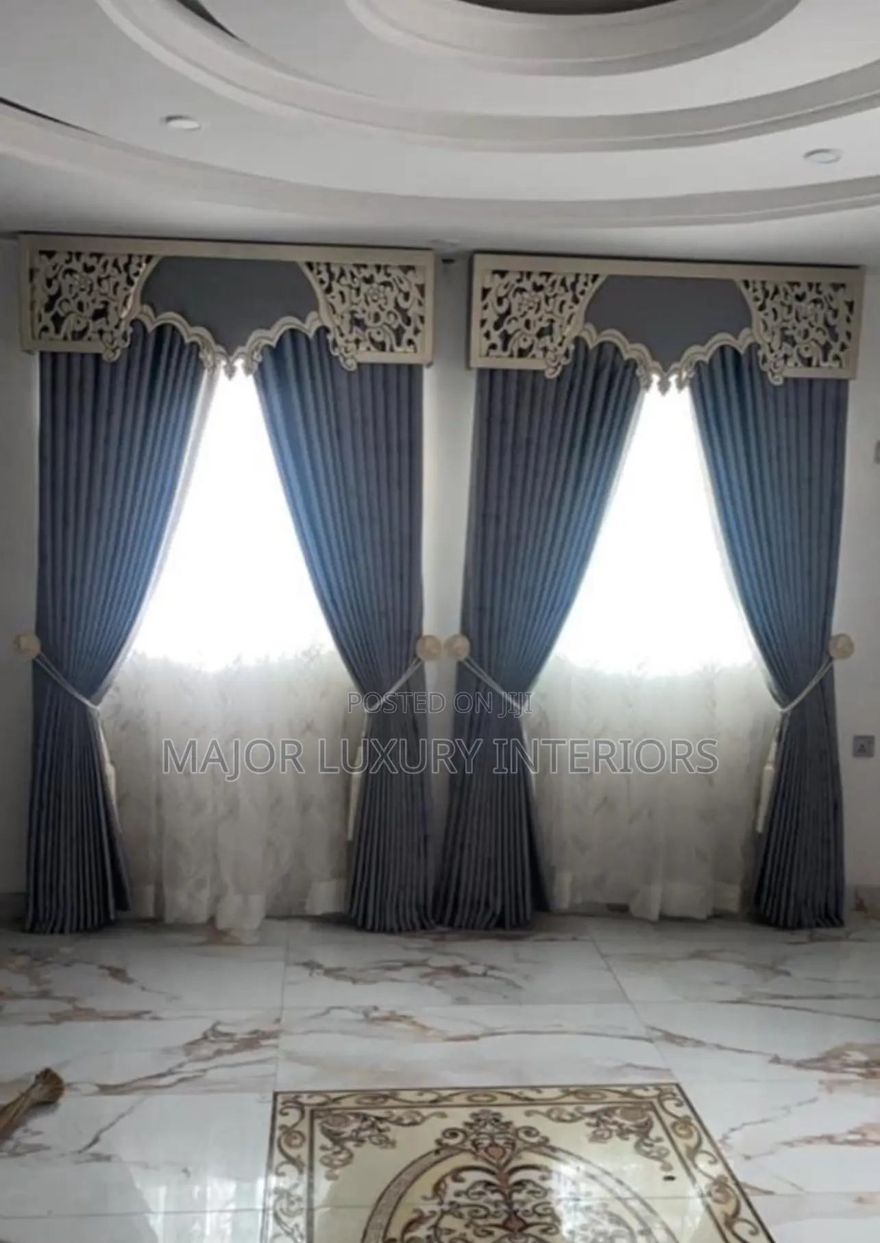 New Design Board With Solid Curtains