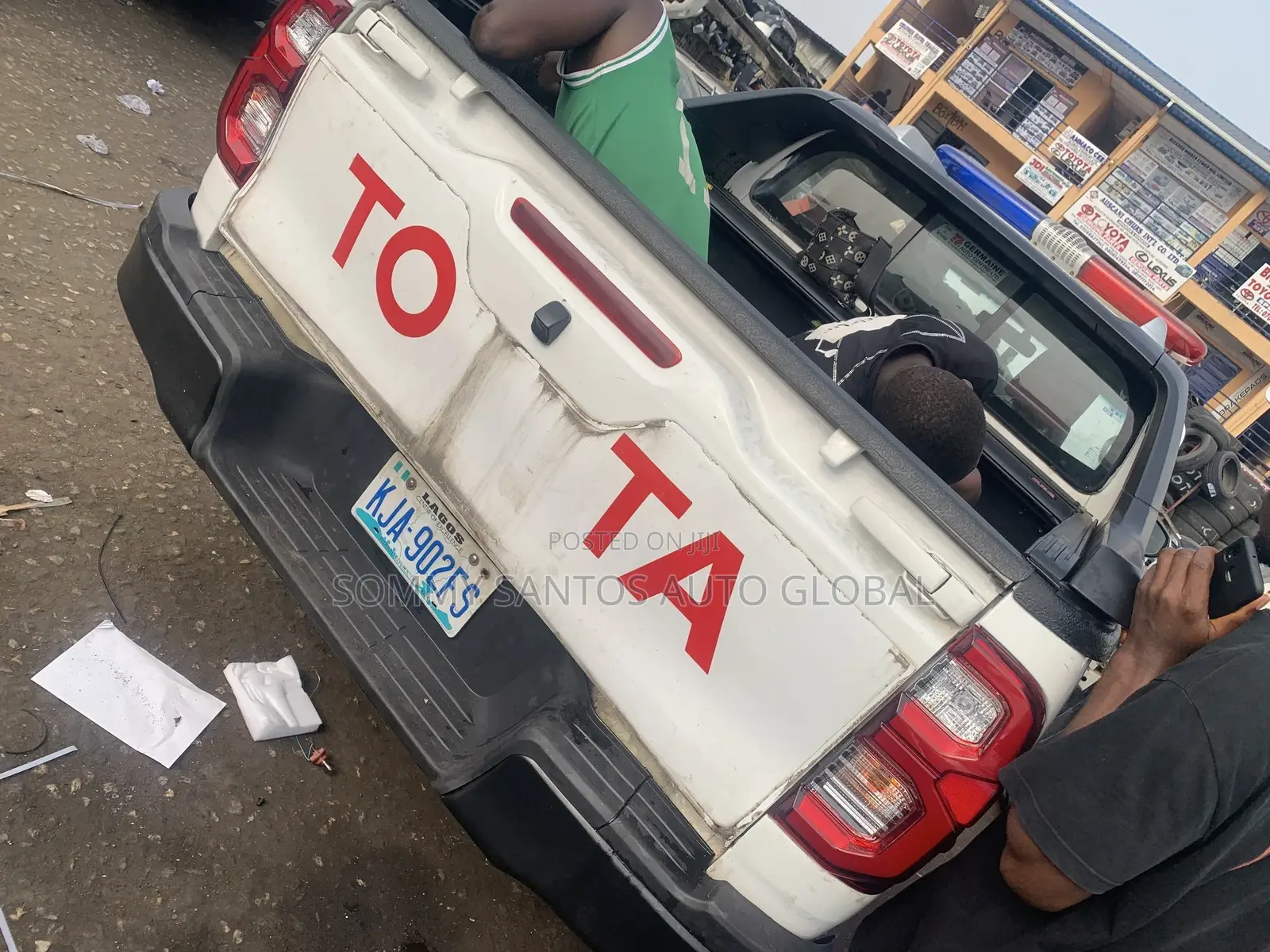 Automatic Rolling Booth Cover Toyota Hilux Cover Available