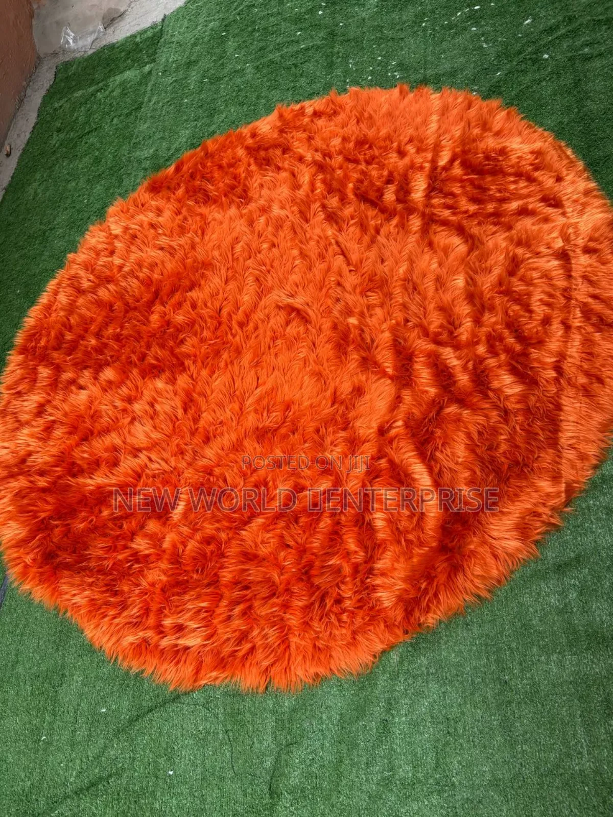 Modern Black Colour Round Shape Fur Rug 5.5 Feets Size