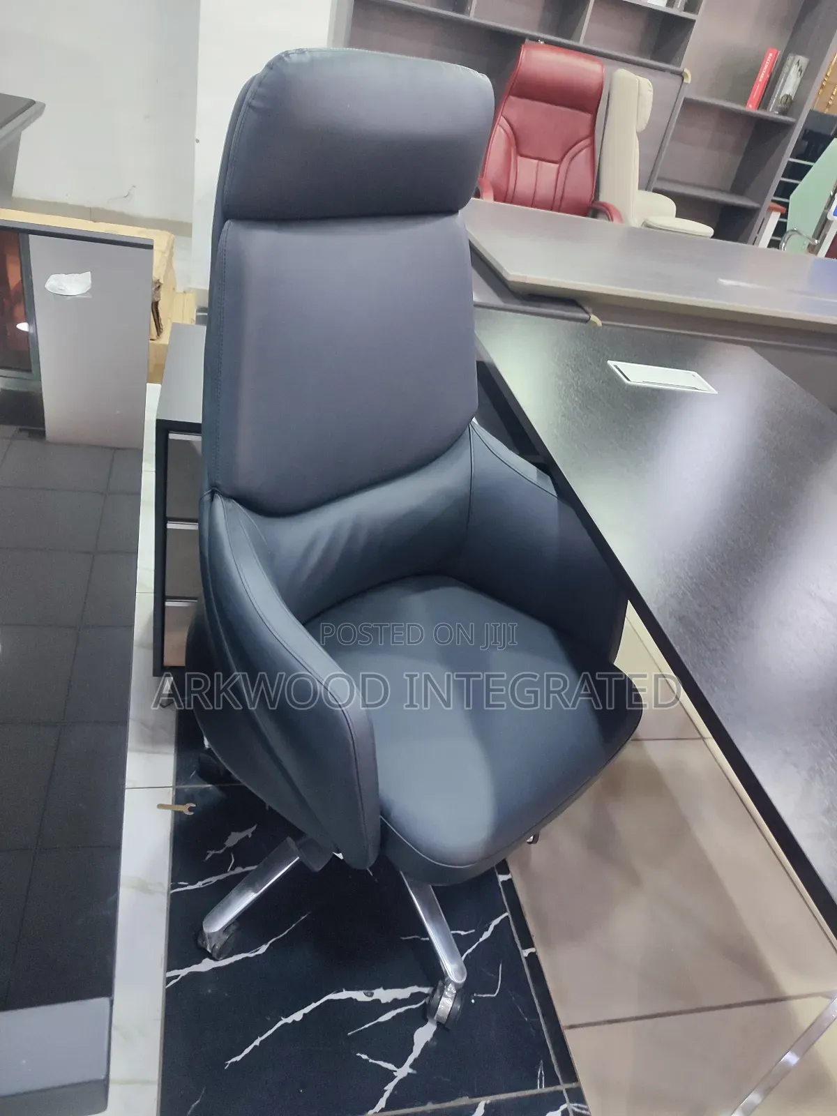 Modern Executive Office Swivel Chair