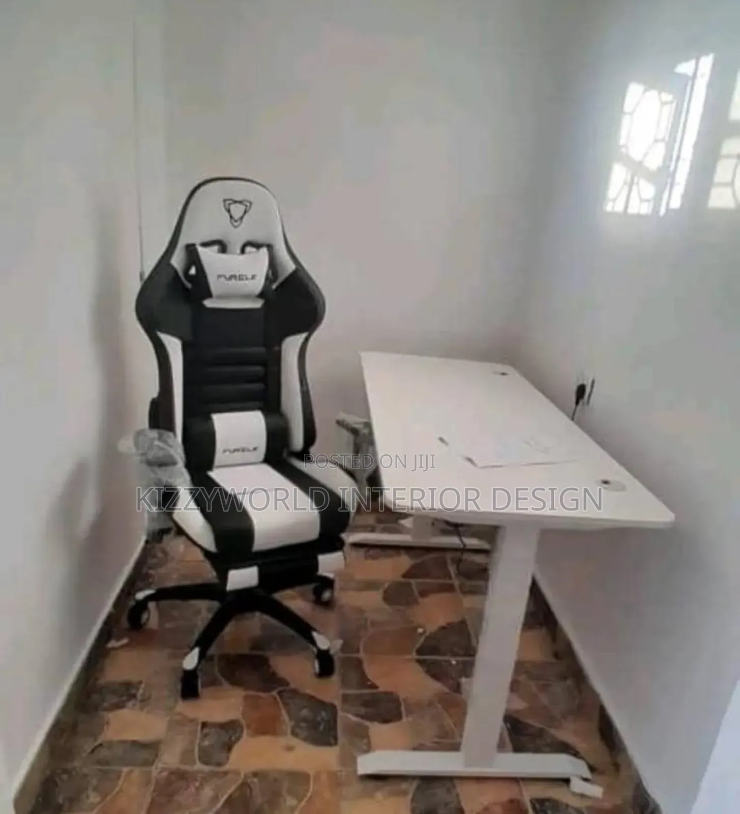 Adjustments Desks With Gaming Chair.