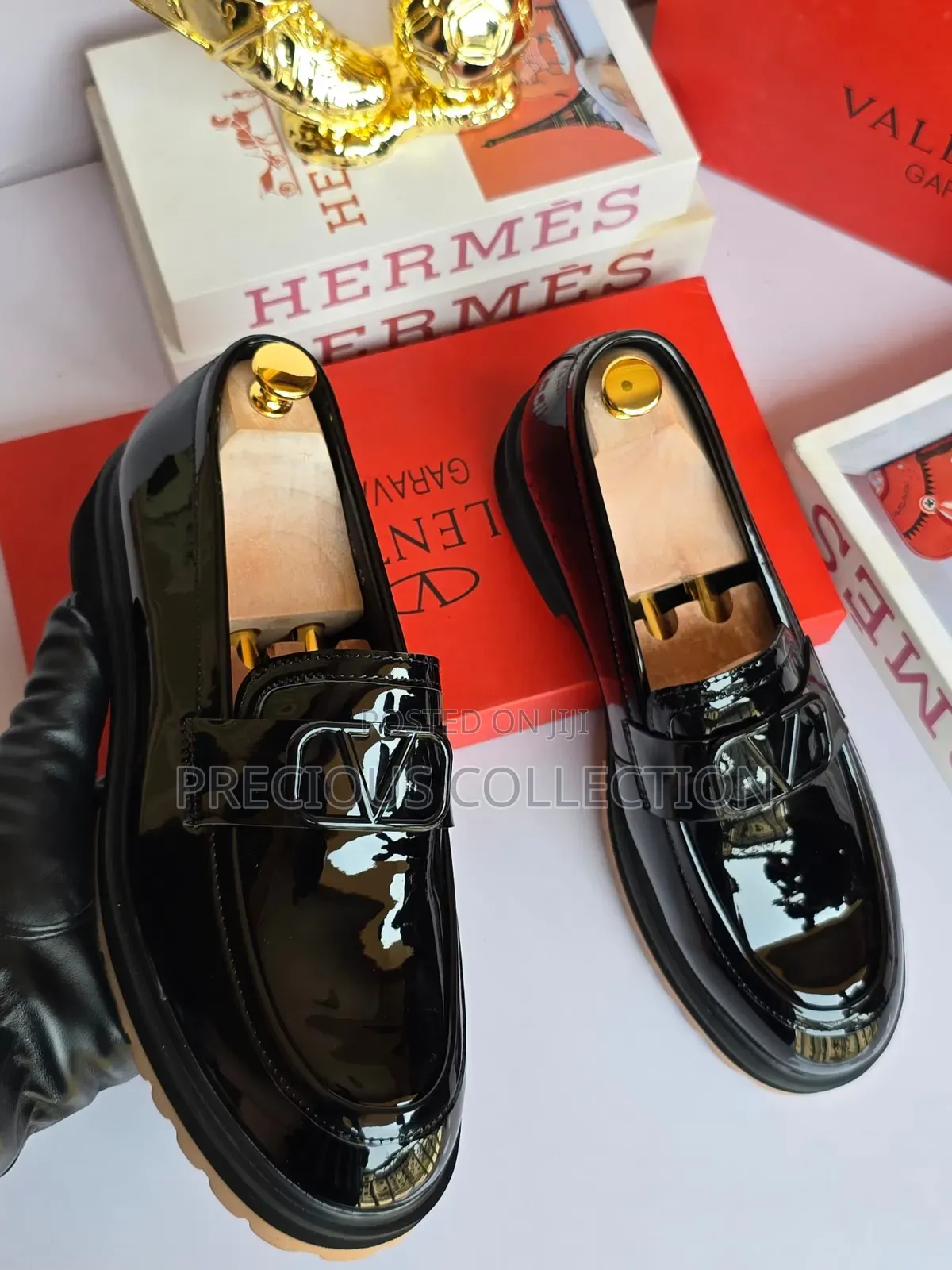 Glossy Leather 2 Toned Sole Valentino Black Shoe