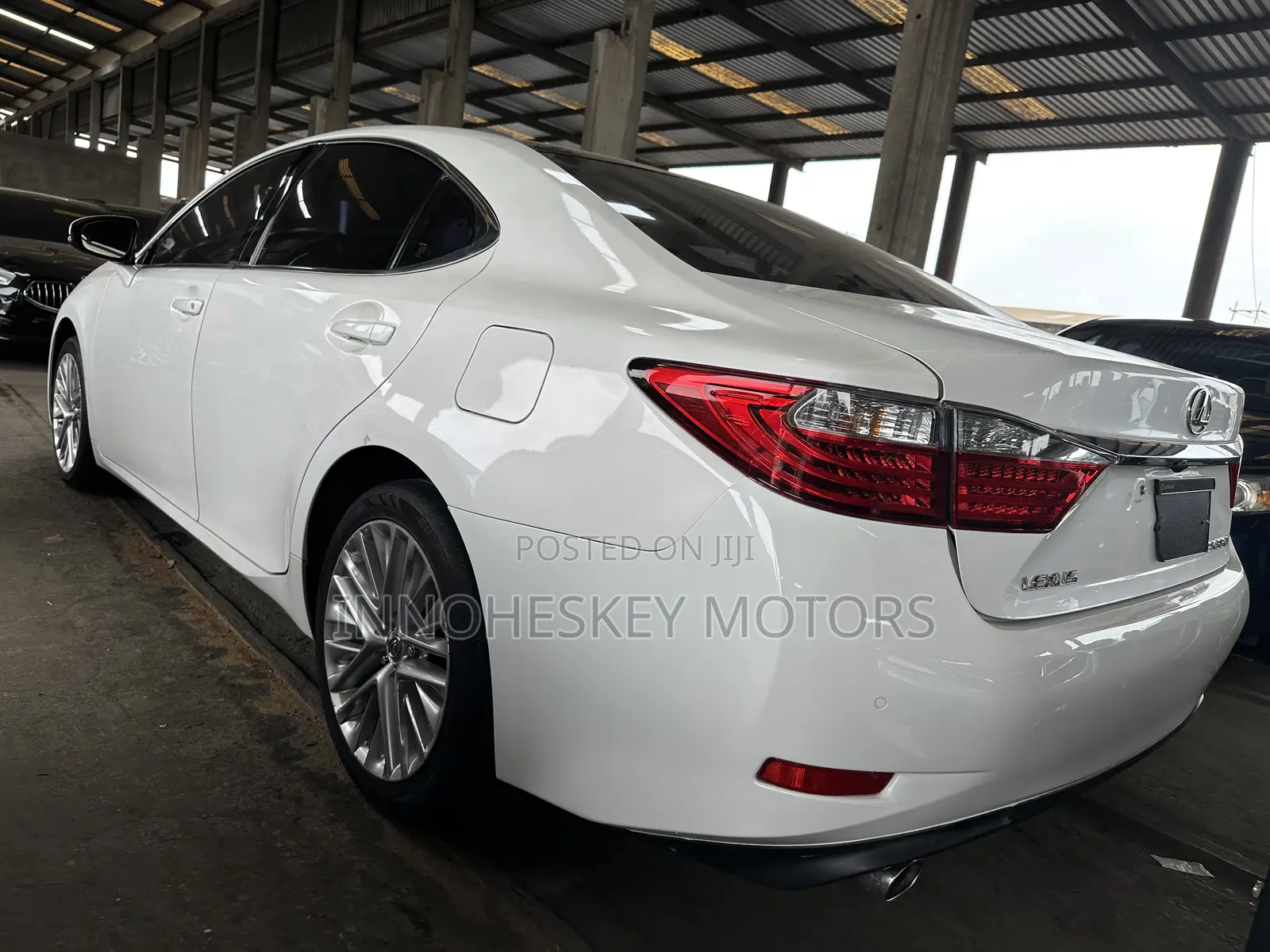 Lexus ES 350 FWD 2013 White