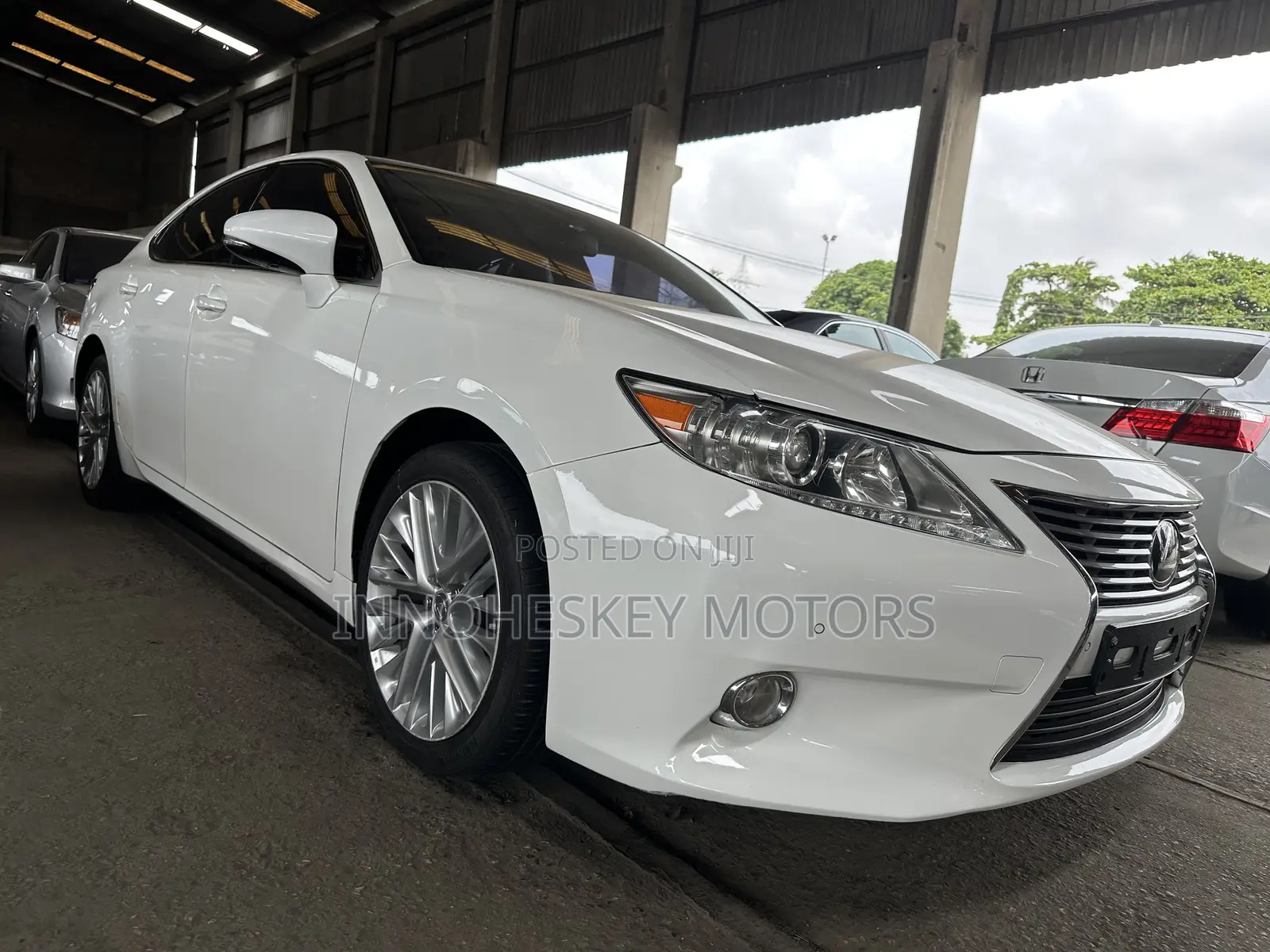 Lexus ES 350 FWD 2013 White