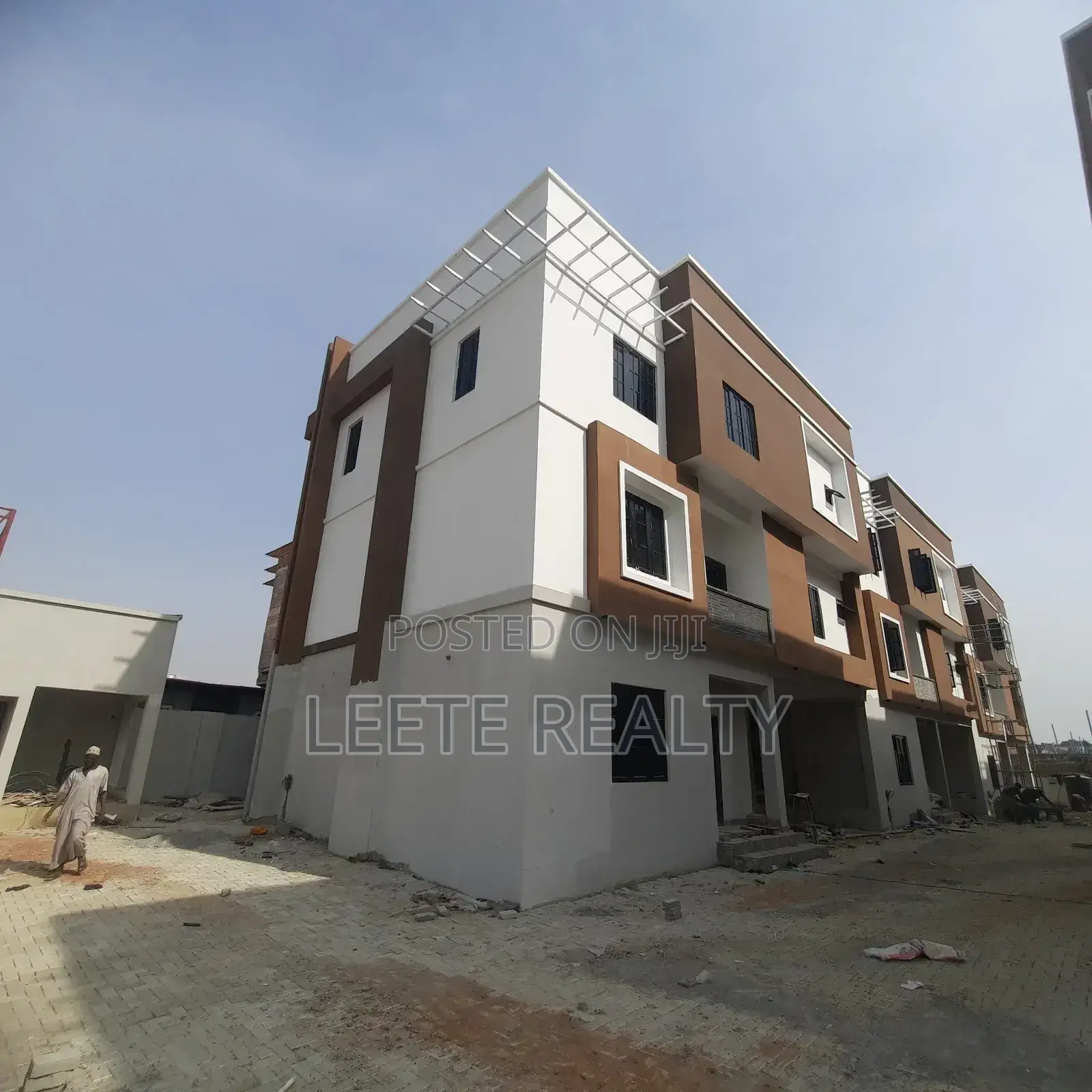 5-Bedroom Terrace Townhouse With Bq