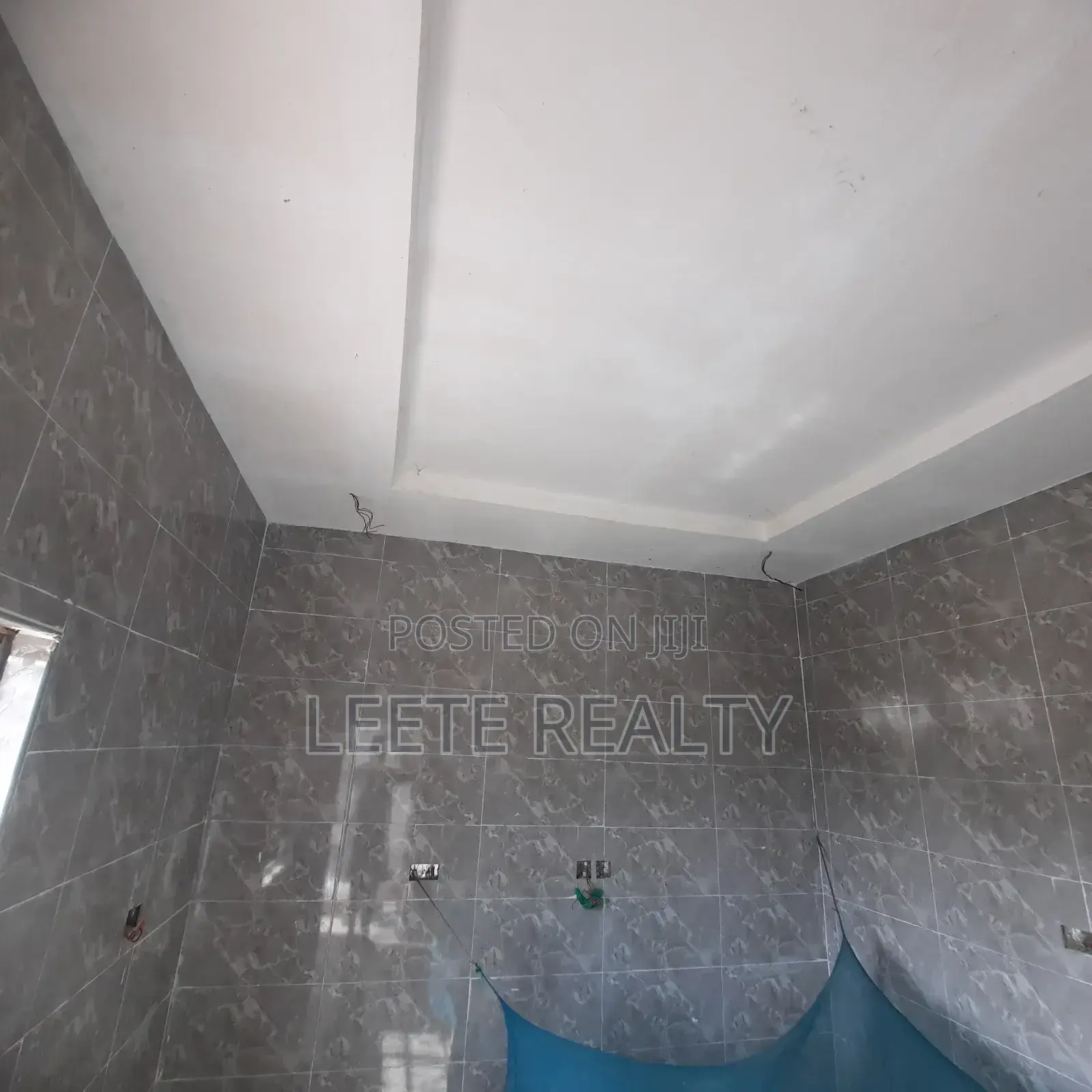 5-Bedroom Terrace Townhouse With Bq