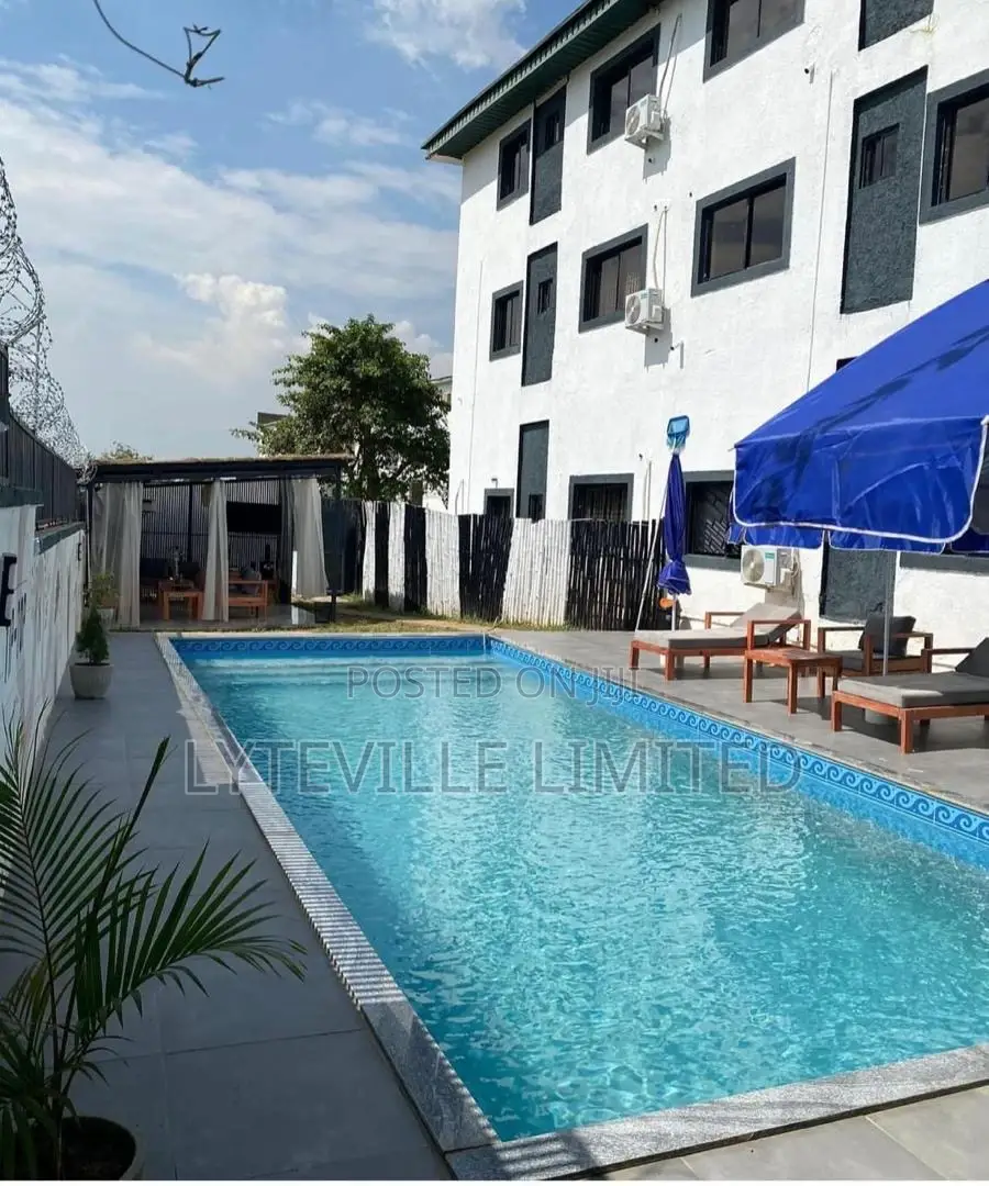 2 Bedroom With Pool Lounge Area