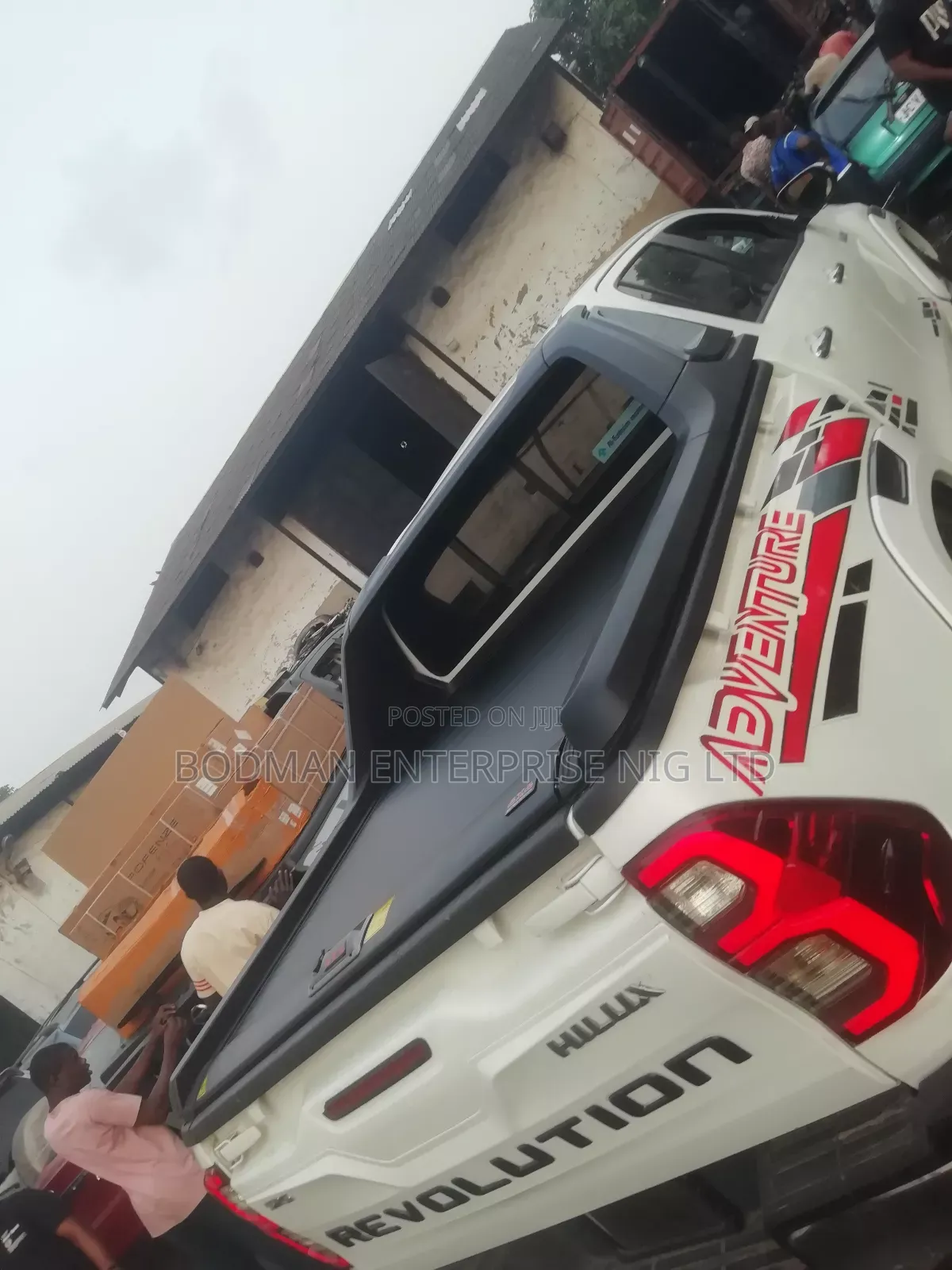 Toyota Hilux Rolling Boot Cover and Spoiler $÷`