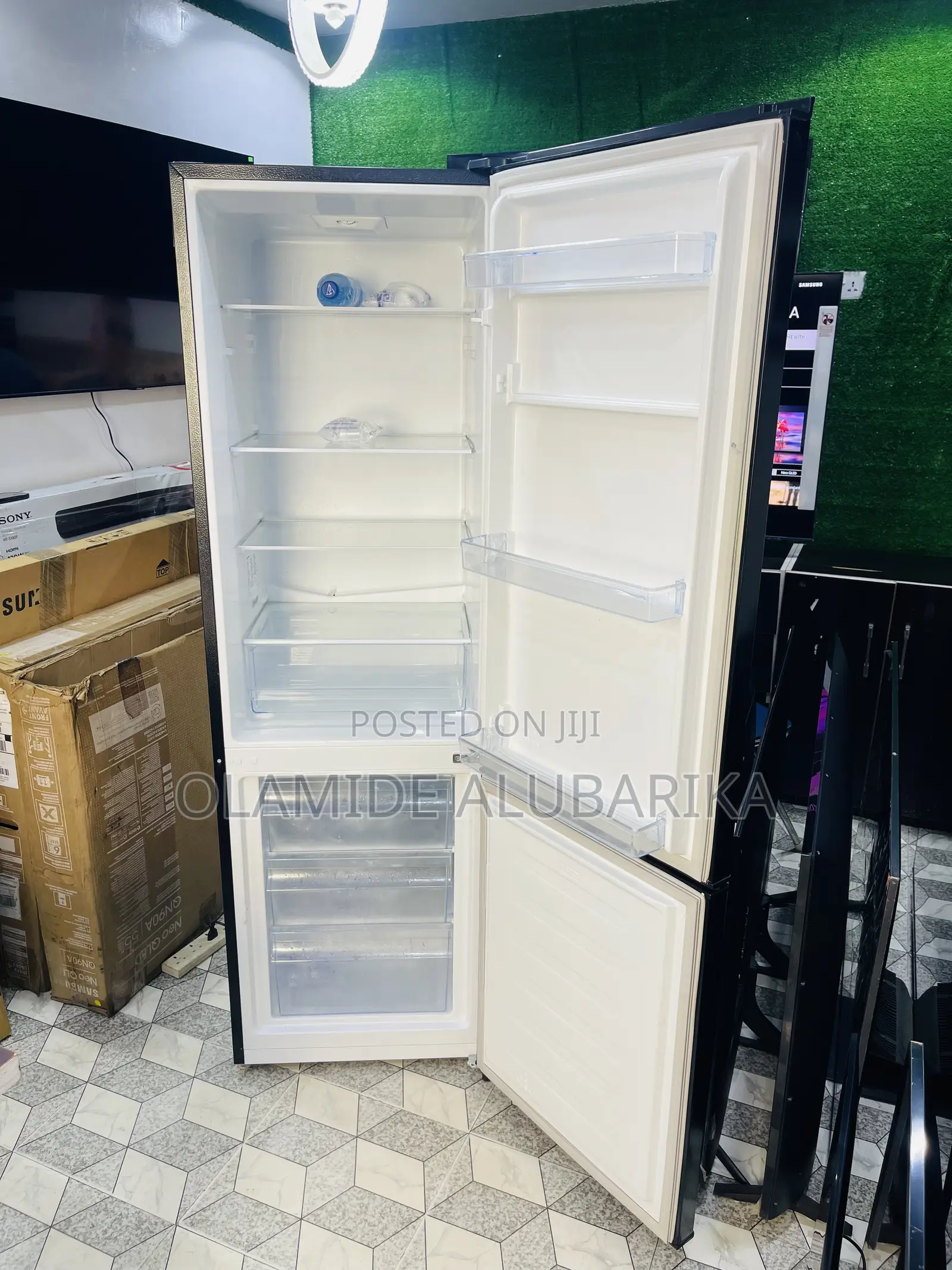 Fridgemaster 265litters 55cm/180cm Black70/30 Fridge Freezer