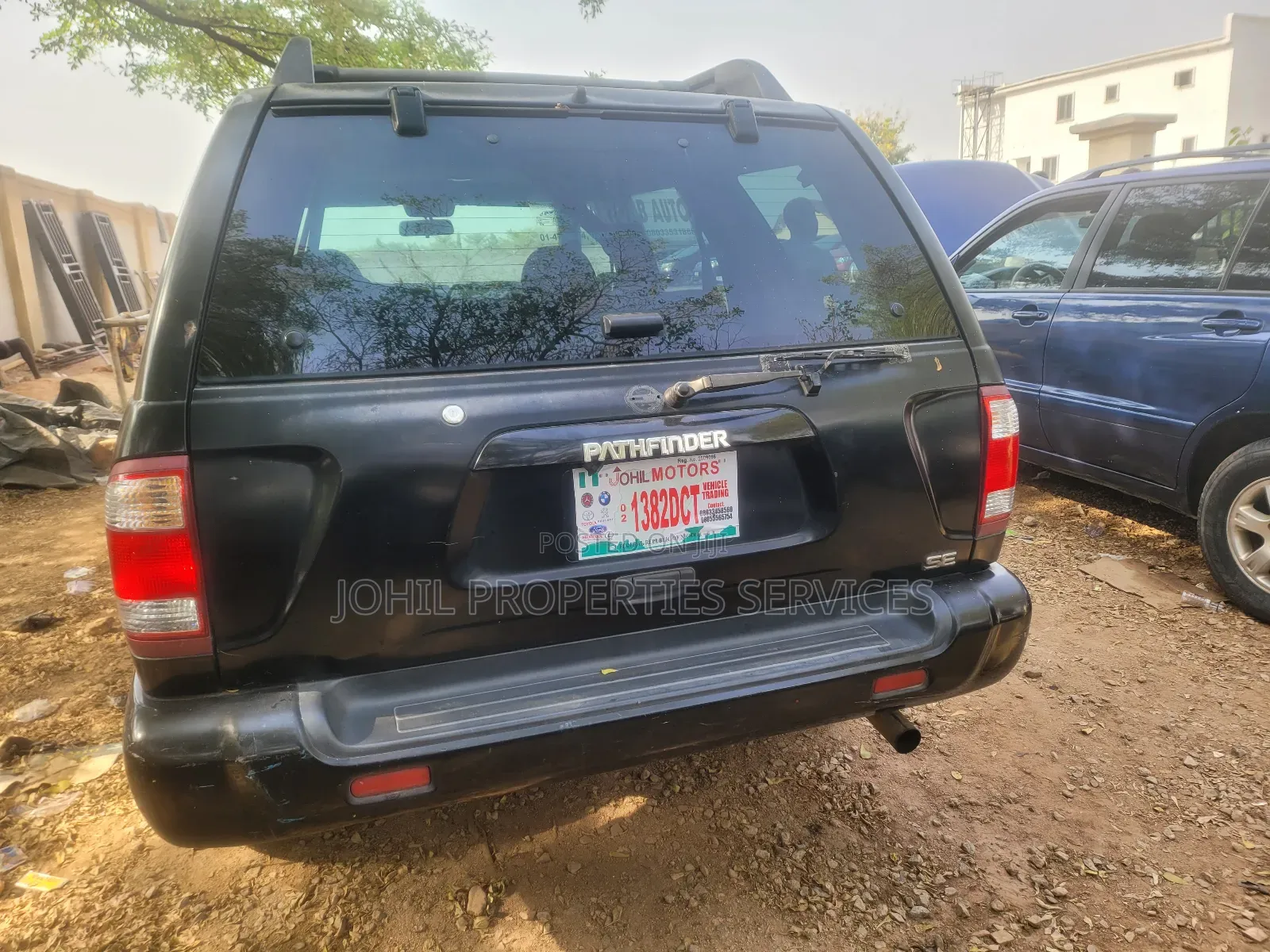 Nissan Pathfinder LE Platinum 4x4 2004 Black