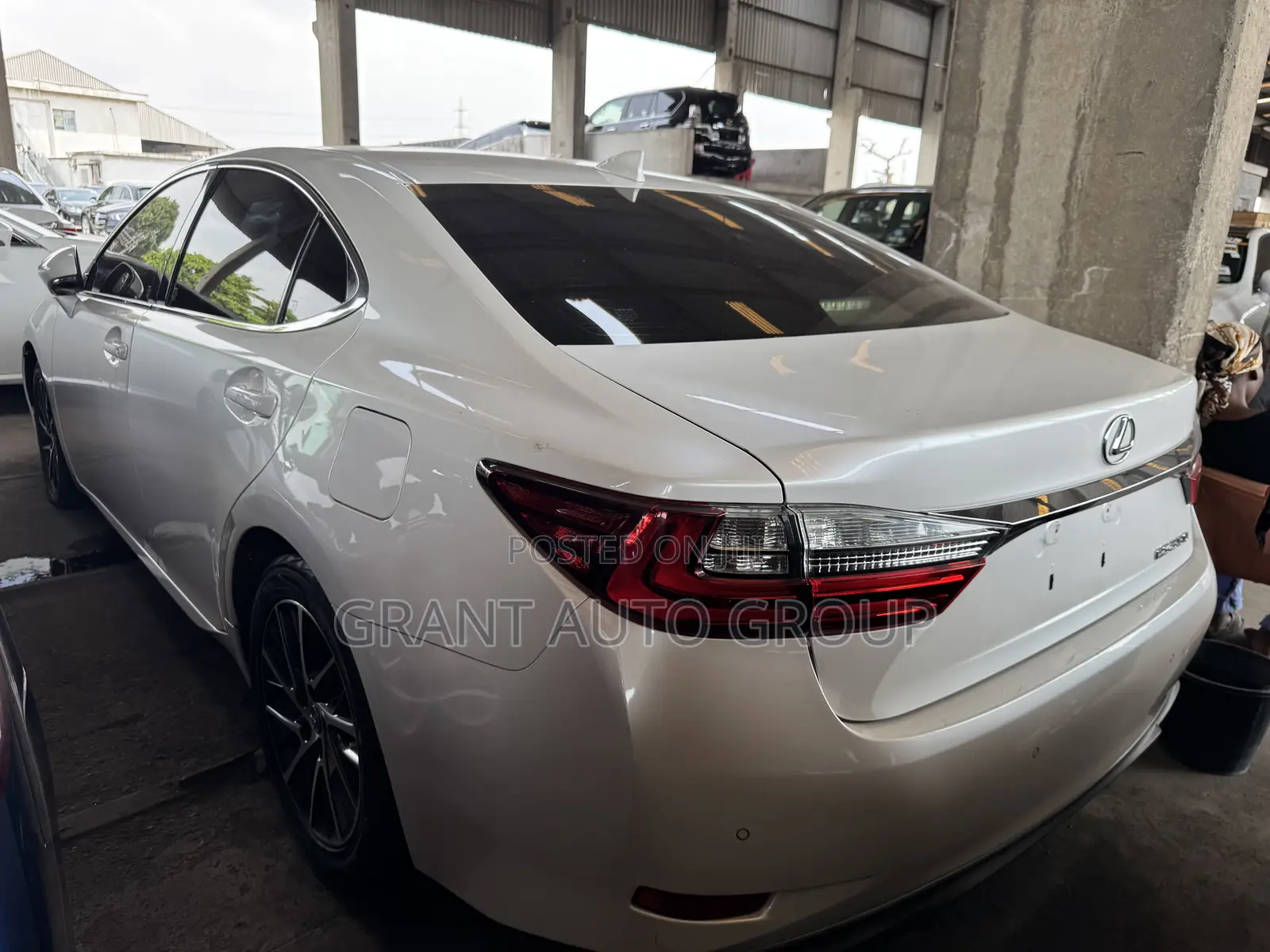 Lexus ES 350 FWD 2016 White