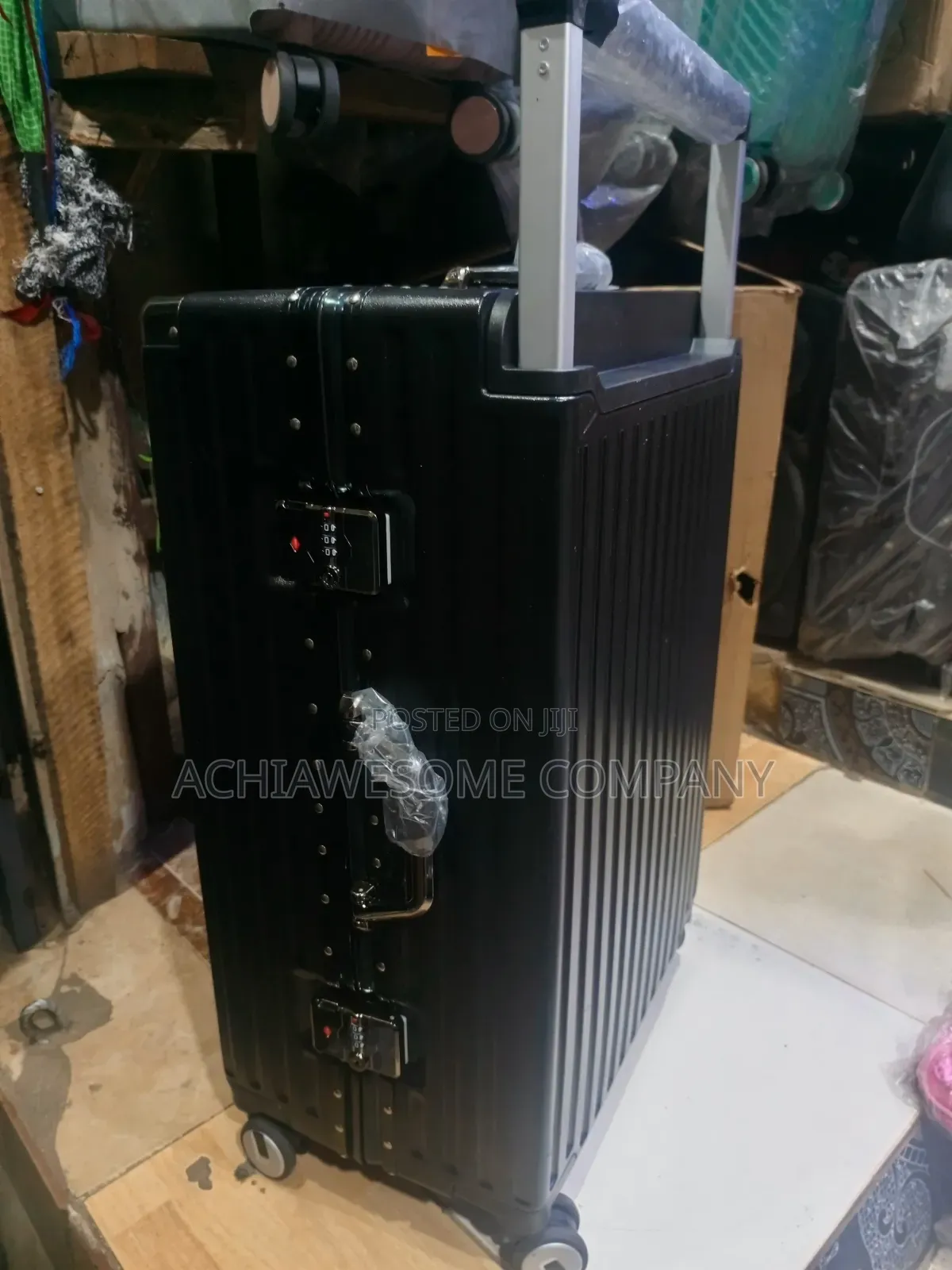 Big Wide Handly Aluminum Frame Luggage.