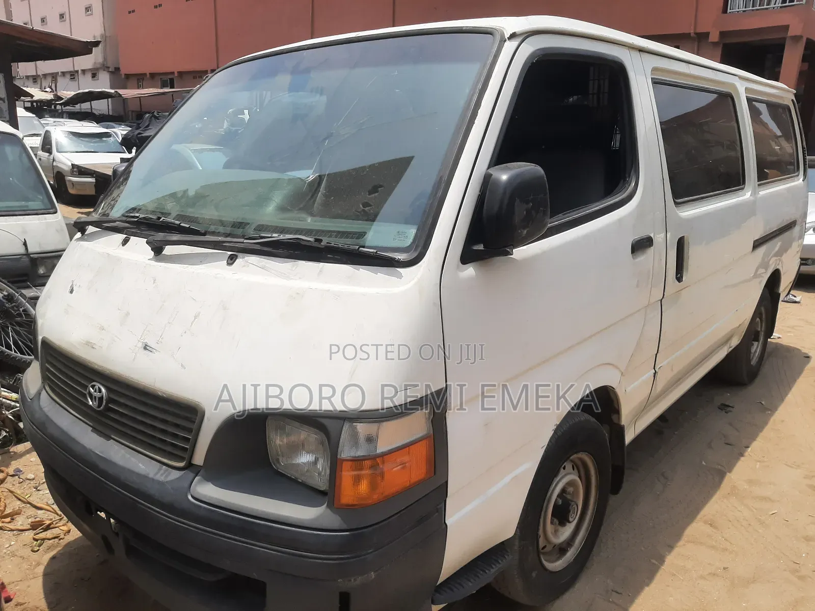 Toyota HiAce 2000 White