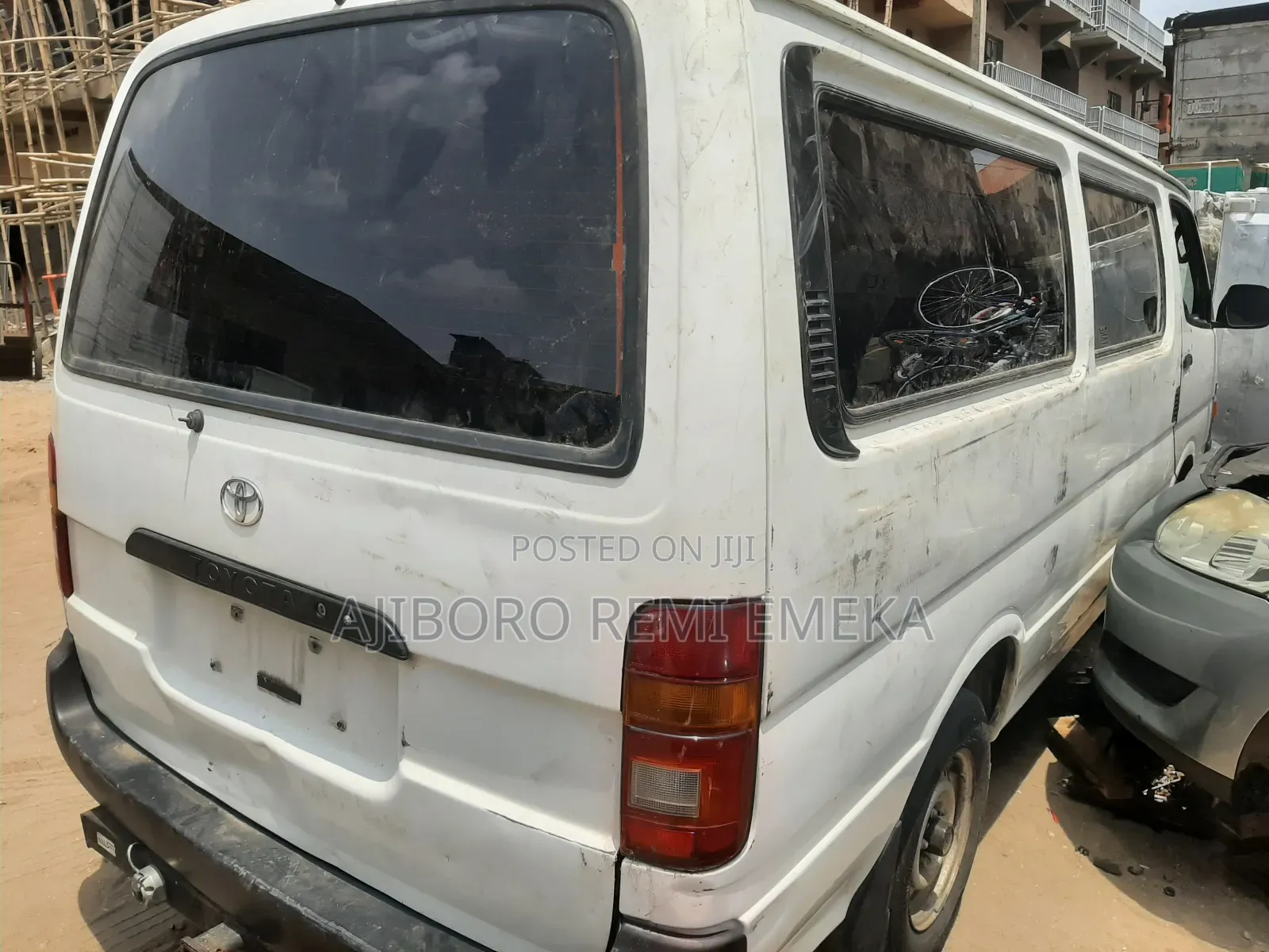 Toyota HiAce 2000 White