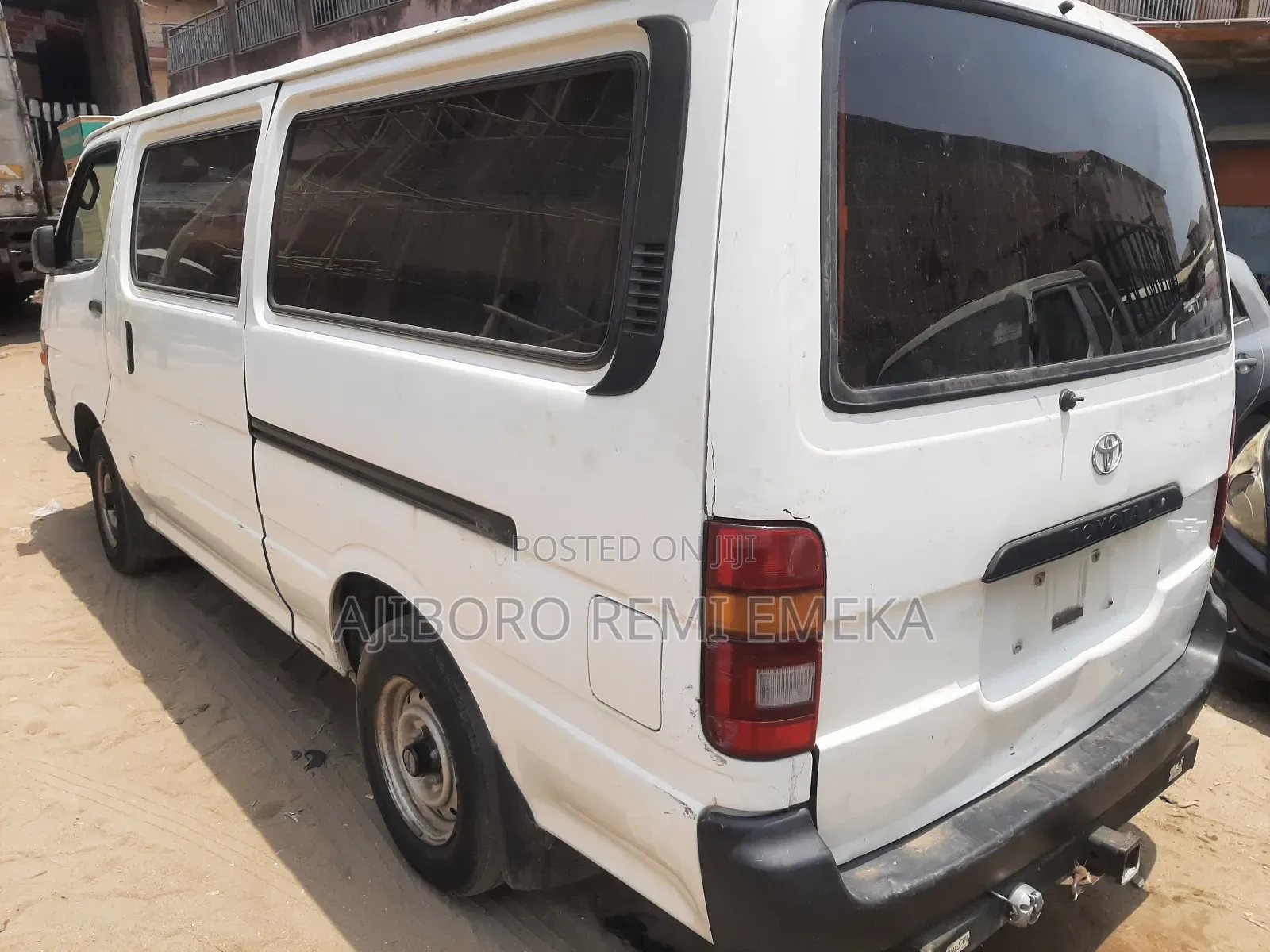 Toyota HiAce 2000 White