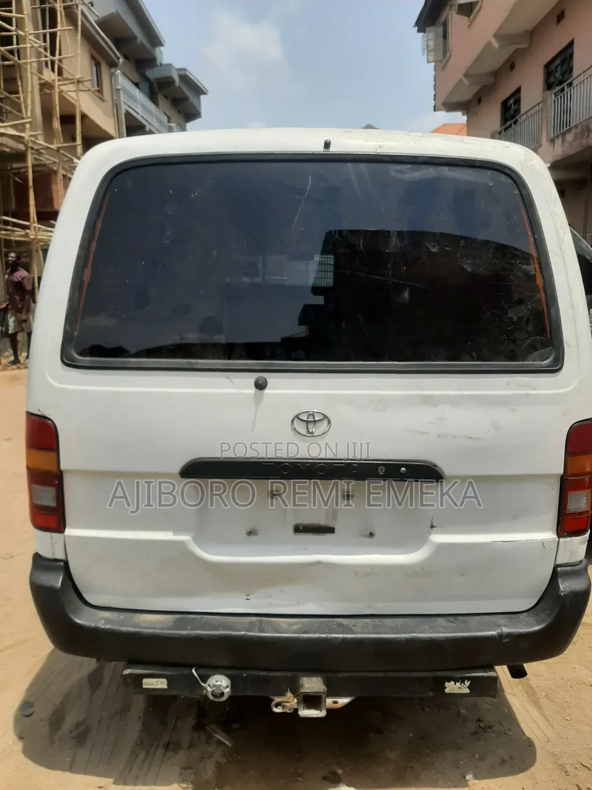 Toyota HiAce 2000 White