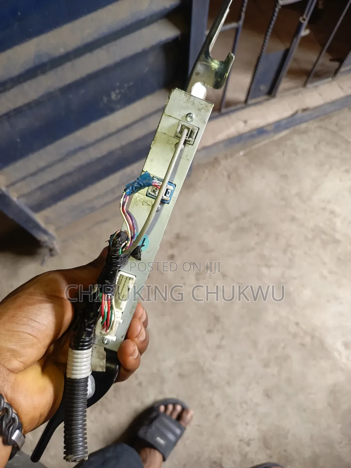 Audio Visual Model (Radio) Toyota Sienna 2011-2014 Amp.