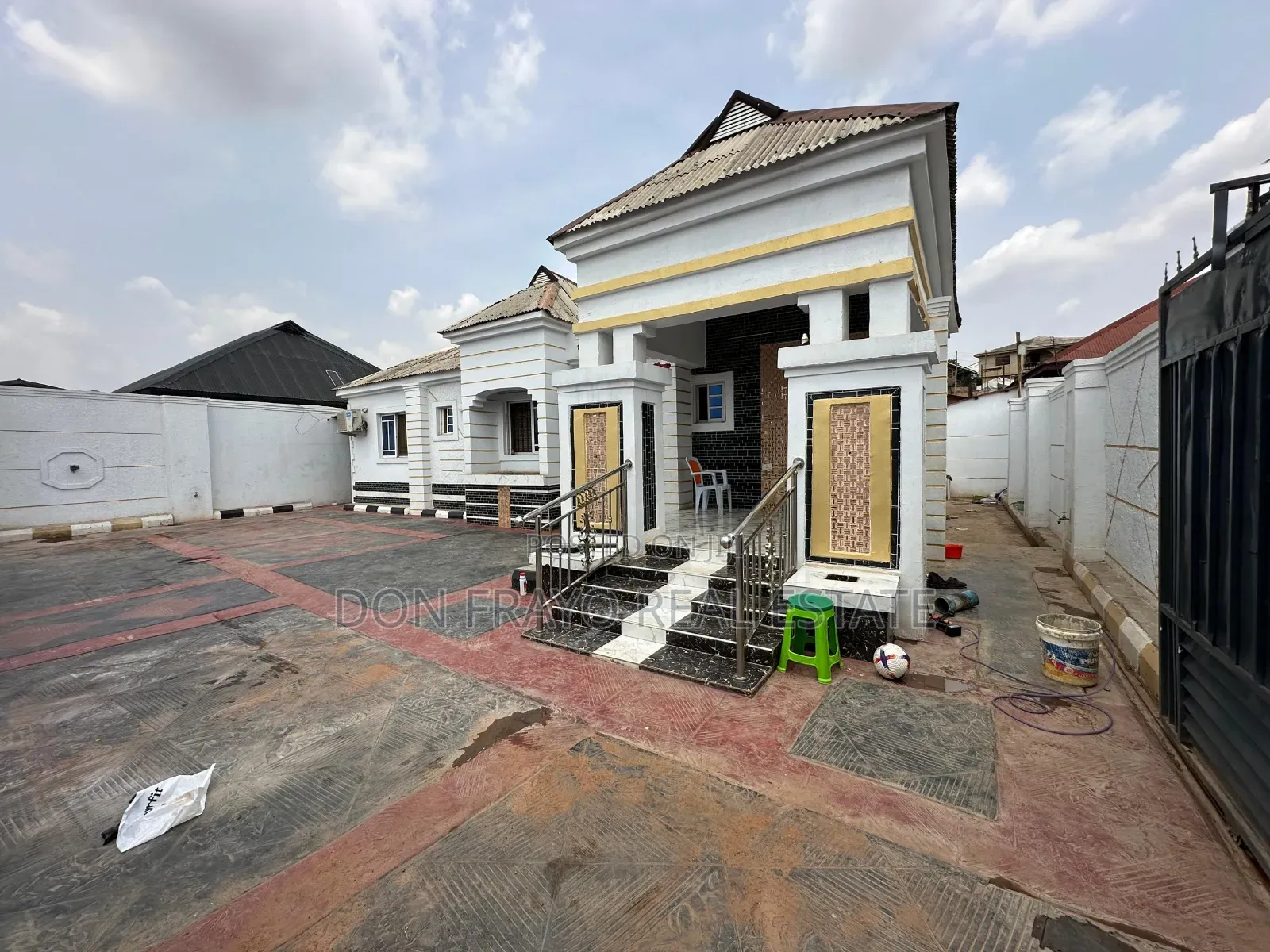 5bdrm Bungalow in Old Ife Road, Ibadan for sale