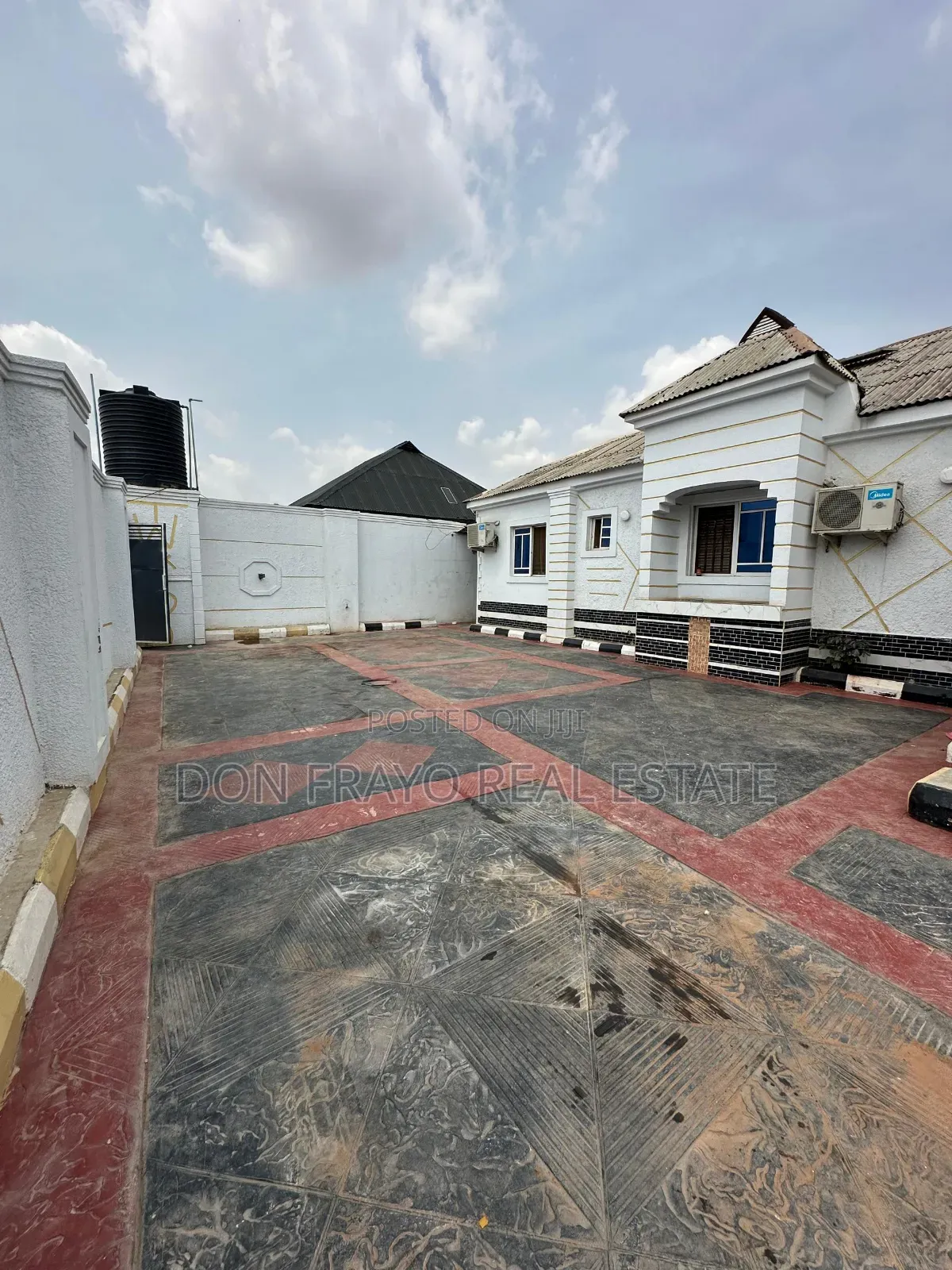 5bdrm Bungalow in Old Ife Road, Ibadan for sale
