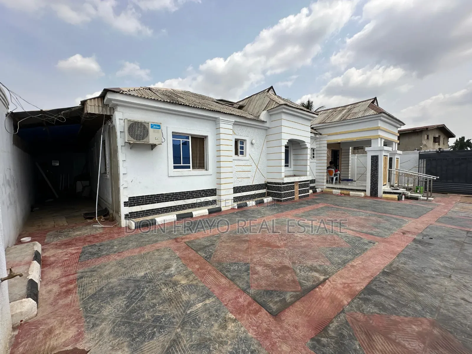 5bdrm Bungalow in Old Ife Road, Ibadan for sale