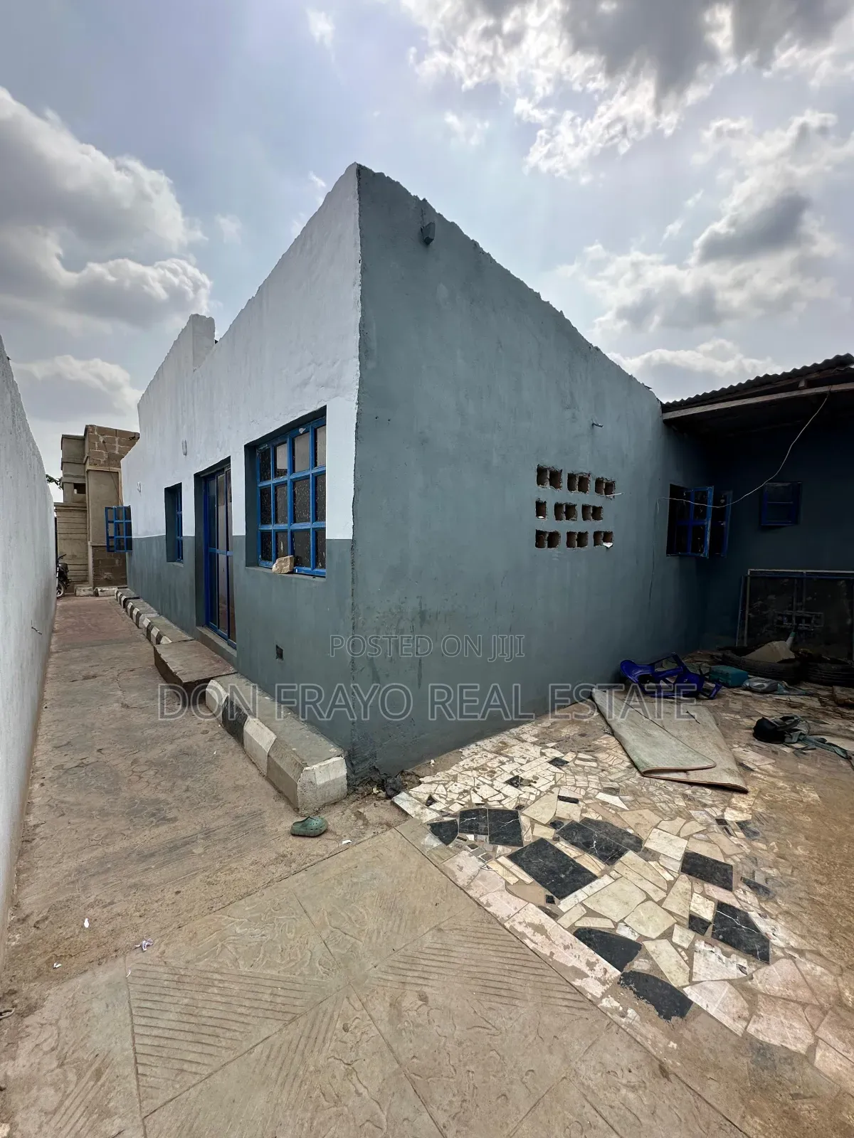 5bdrm Bungalow in Old Ife Road, Ibadan for sale