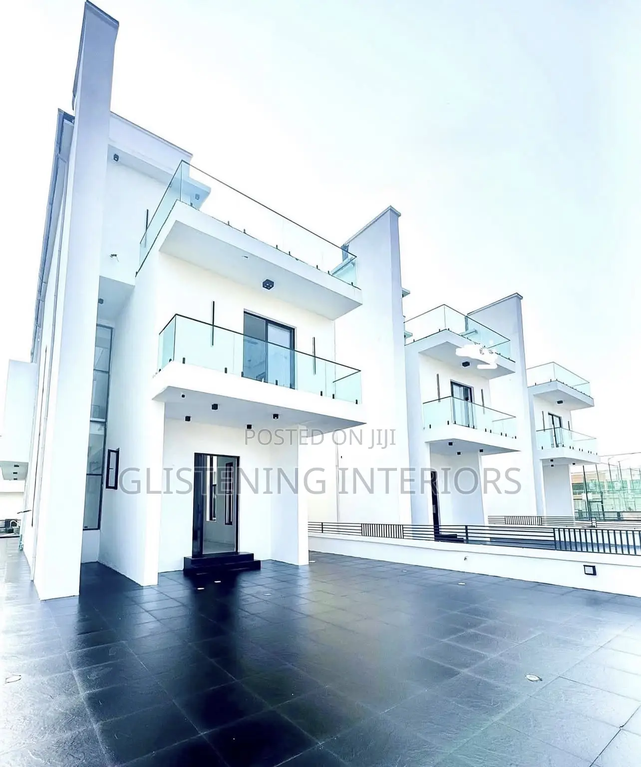 Balustrade Balcony With A Plain 10mm Glass
