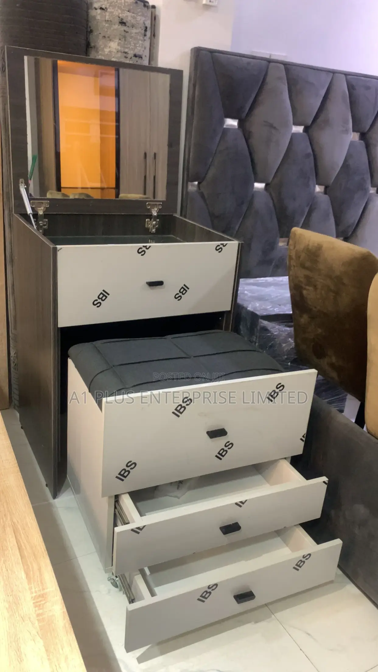 Dresser With A Mirror, Jewelry Organizer, Spacious Drawers