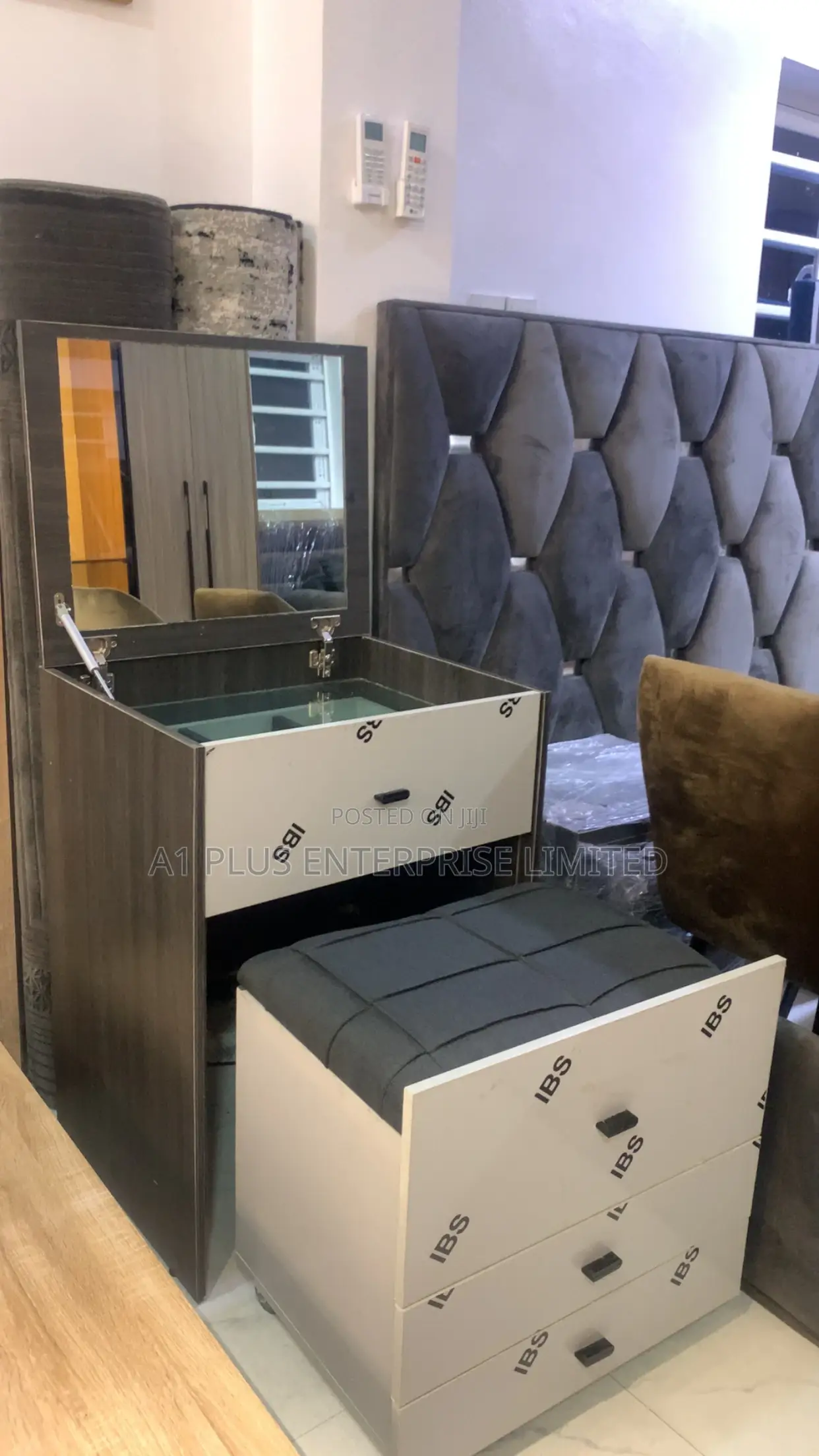 Dresser With A Mirror, Jewelry Organizer, Spacious Drawers