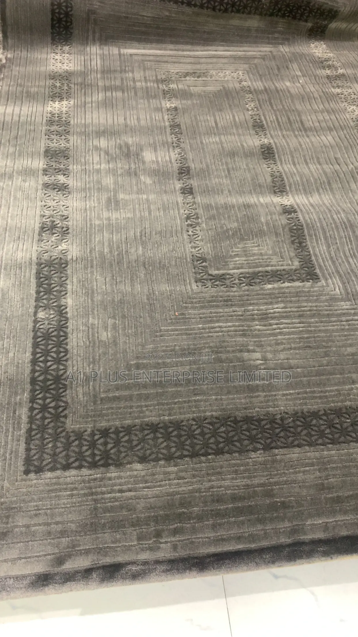 5' X 7' Center Rug